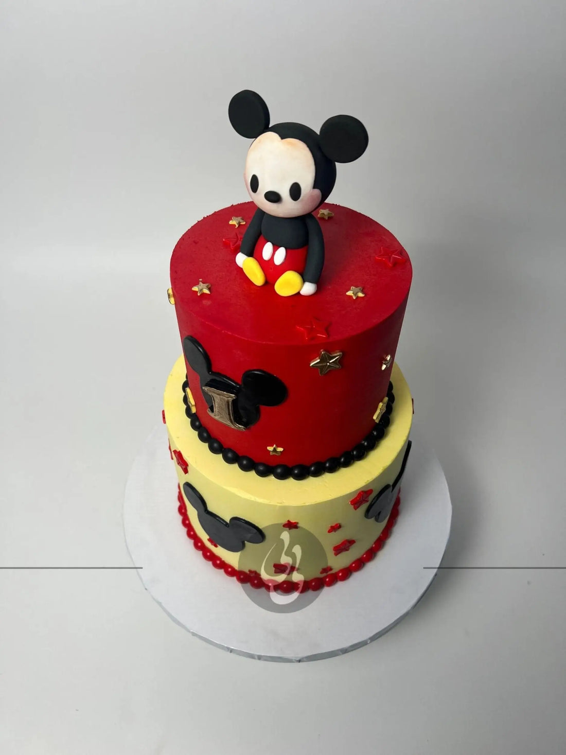 Mickey / minnie mouse figurine on buttercream - custom cake