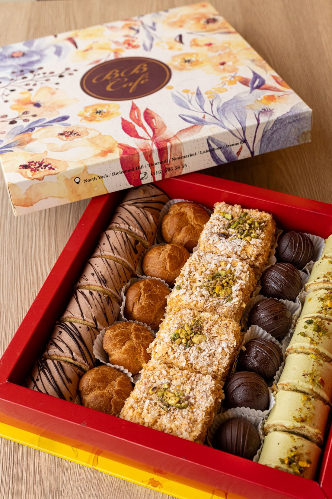 Miniature pastry box