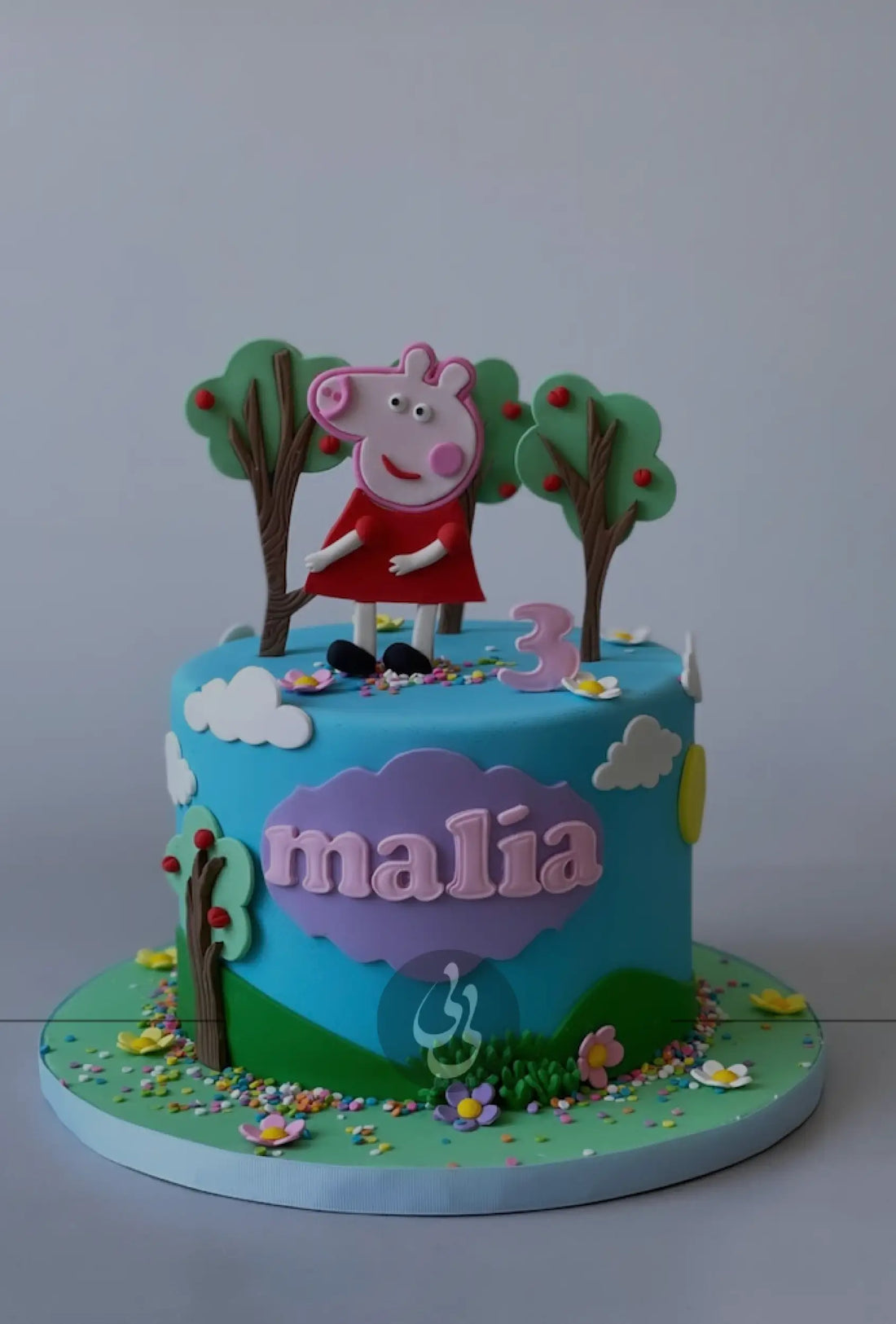 Peppa pig in fondant - custom cake