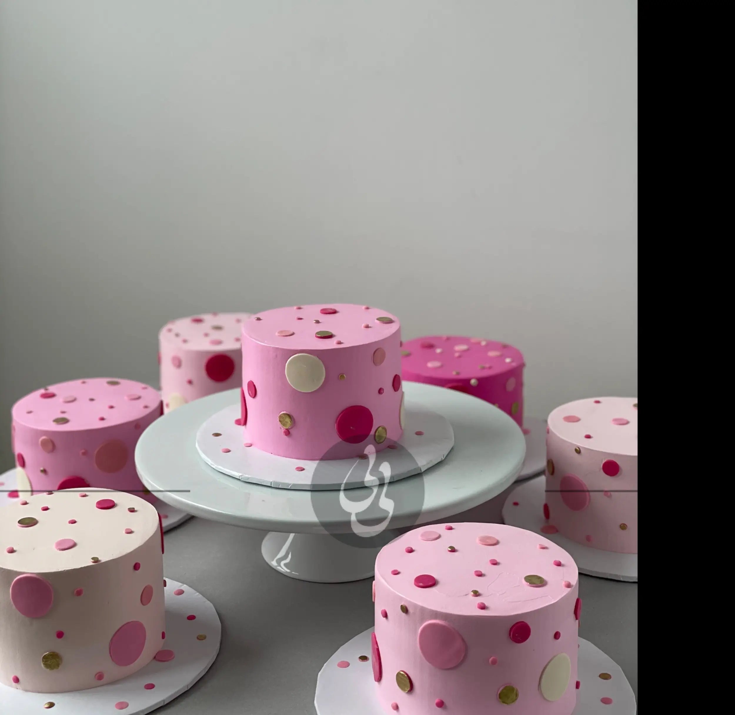Polkadots on buttercream - custom cake