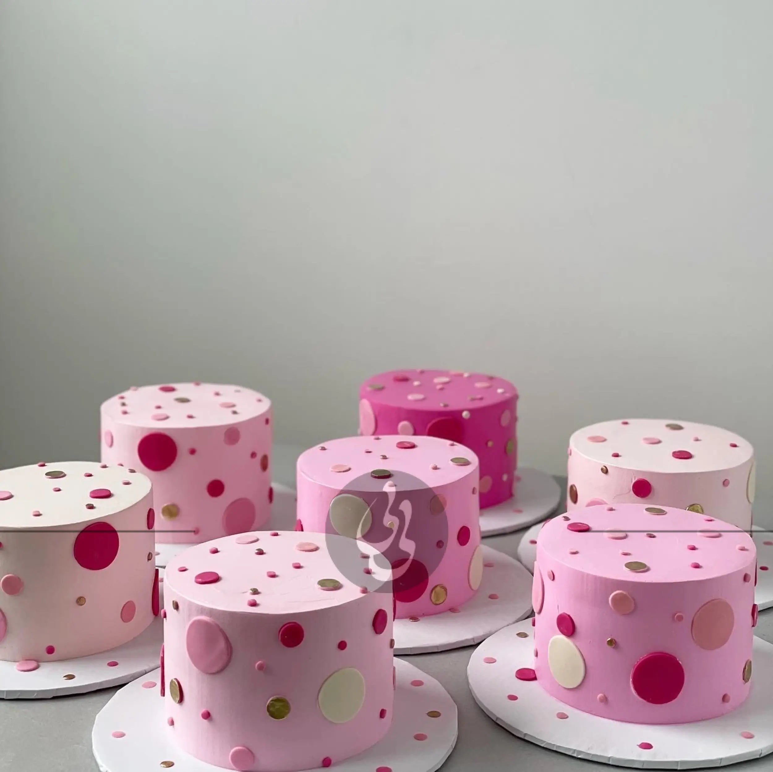 Polkadots on buttercream - custom cake