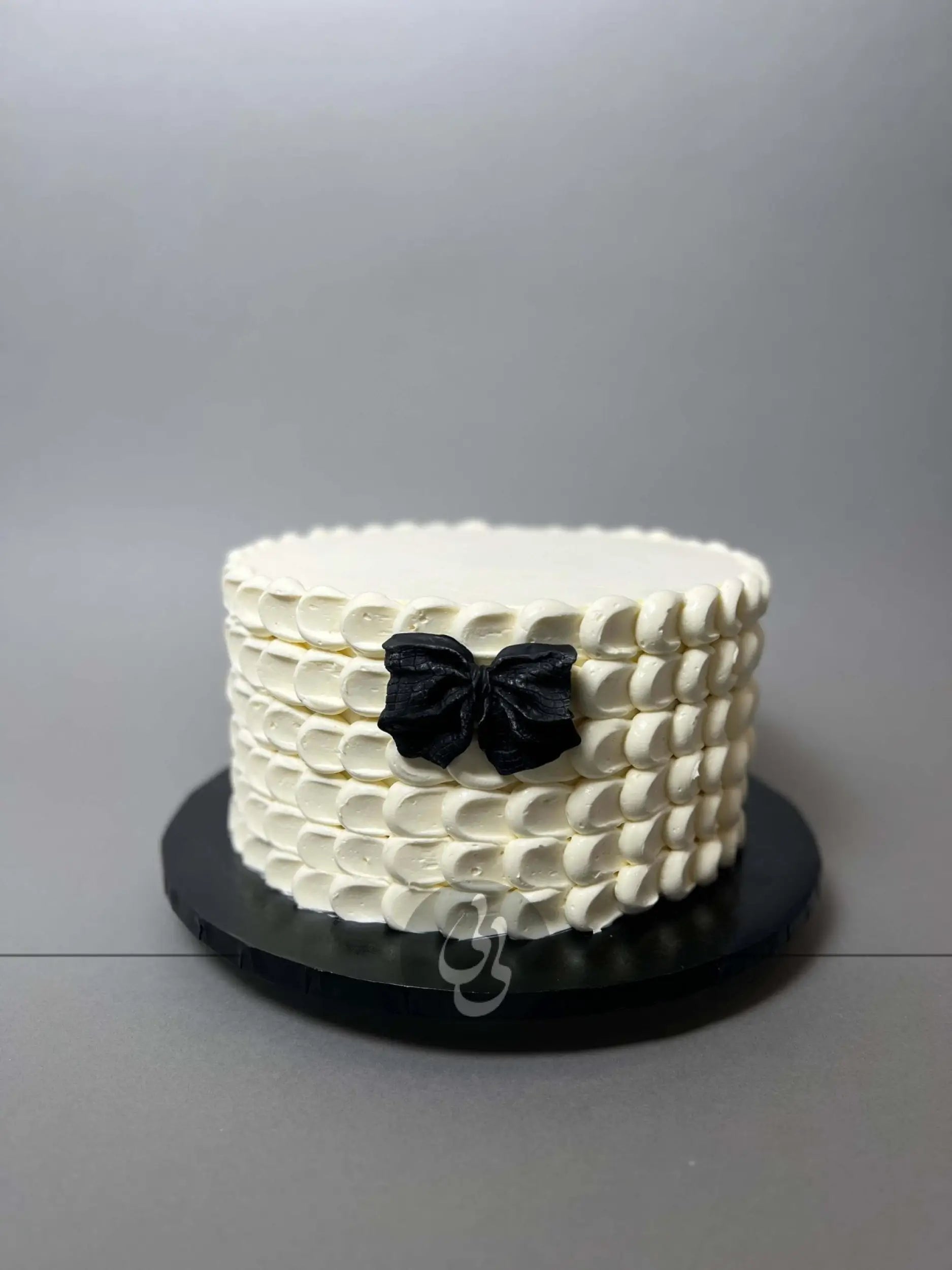 Pulled dots on buttercream - custom cake