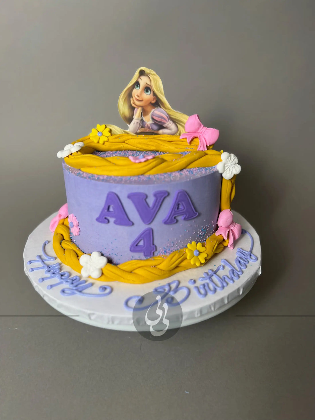 Rapunzel & her golden braid - custom cake