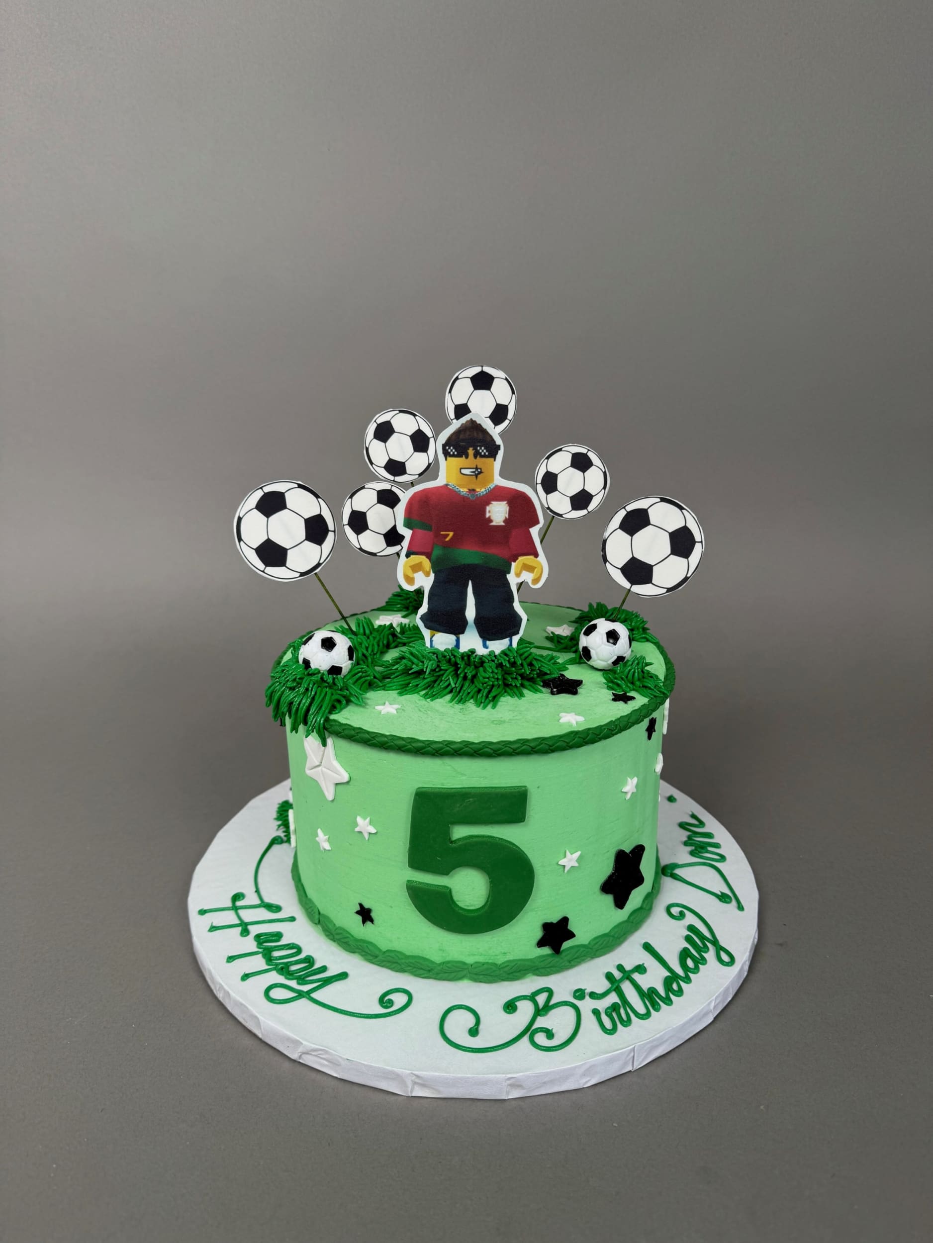 Roblox edible print & soccer balls - custom cake