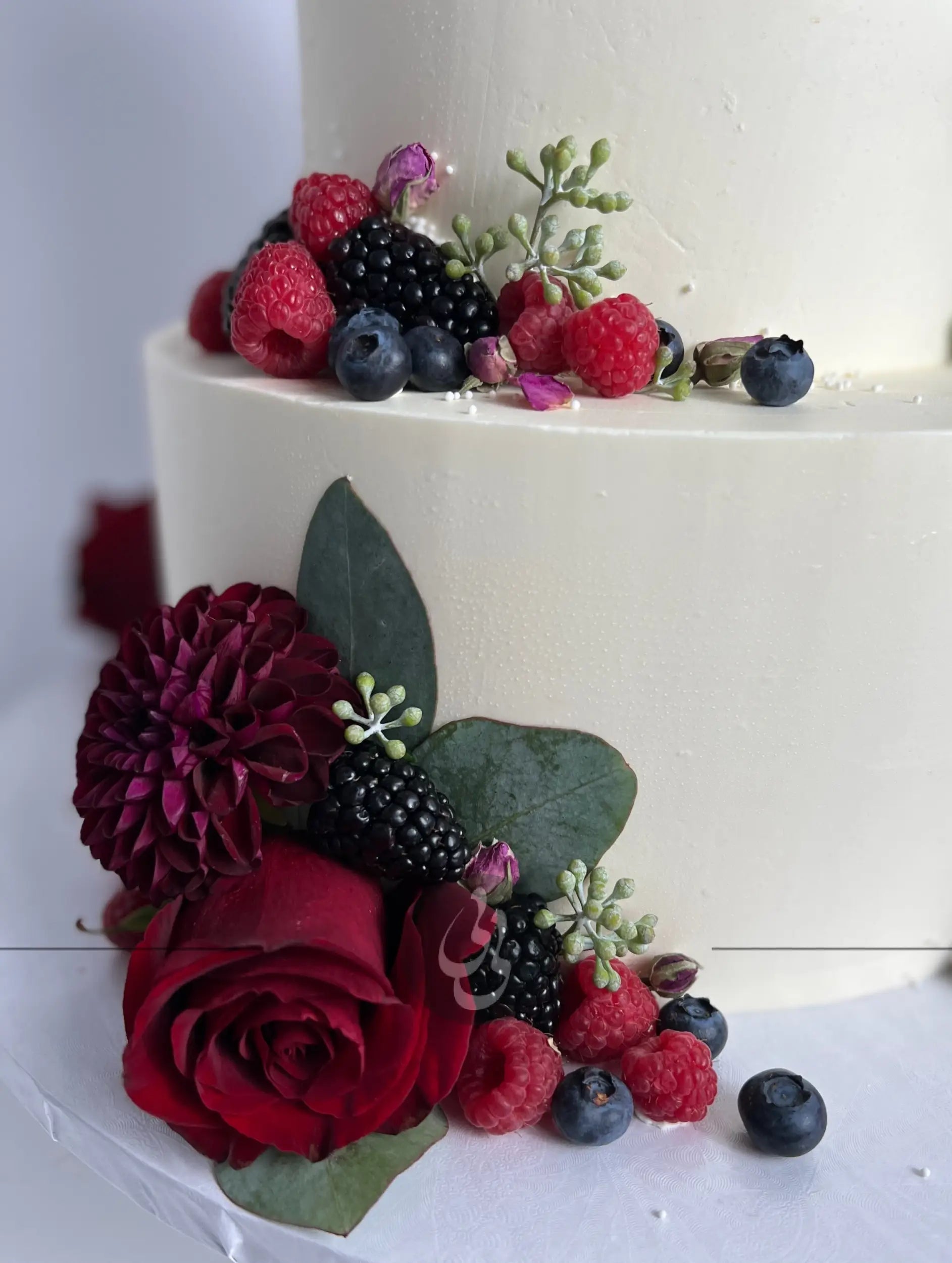 Romance & palette knife - wedding cake