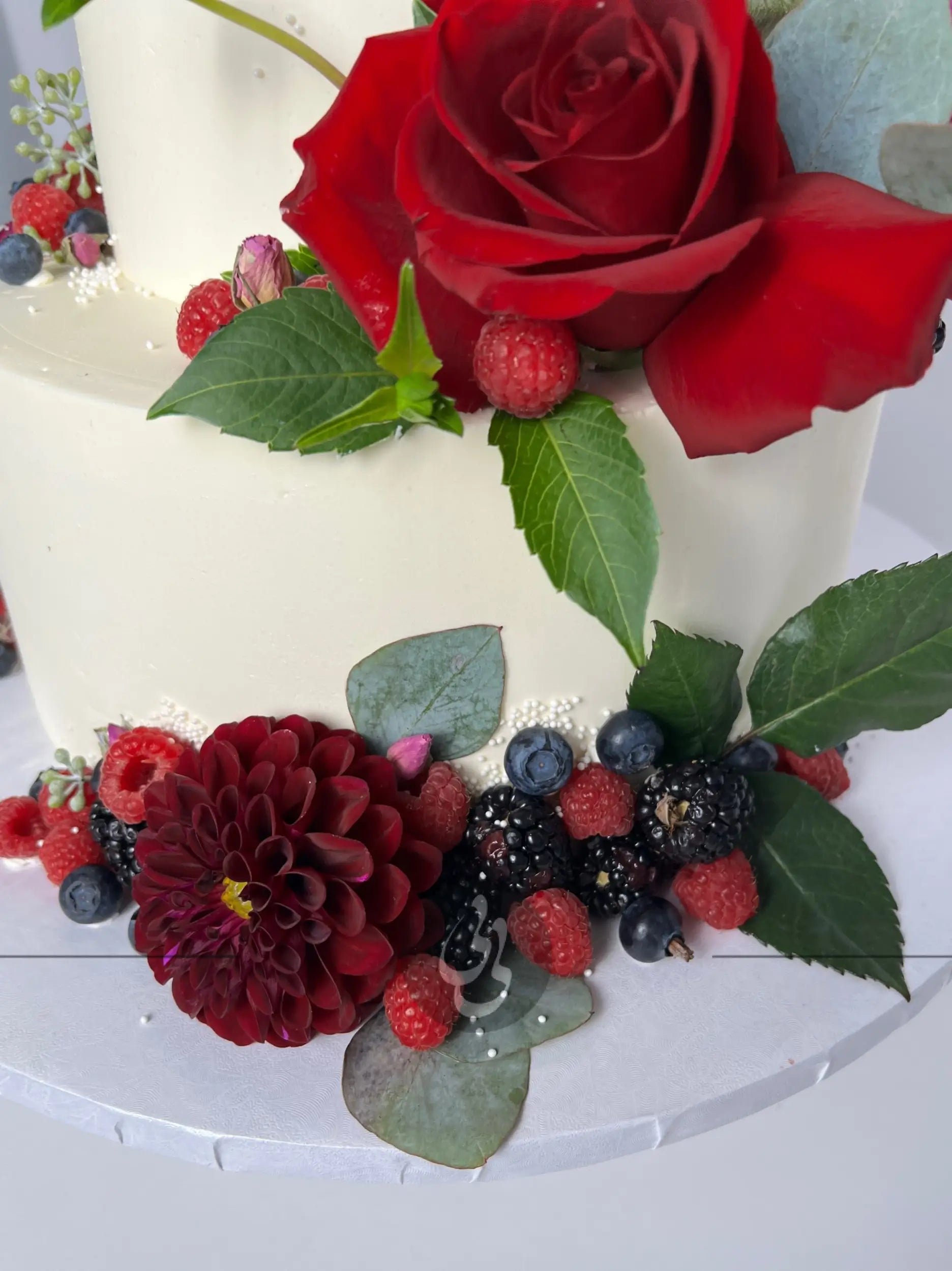Romance & palette knife - wedding cake