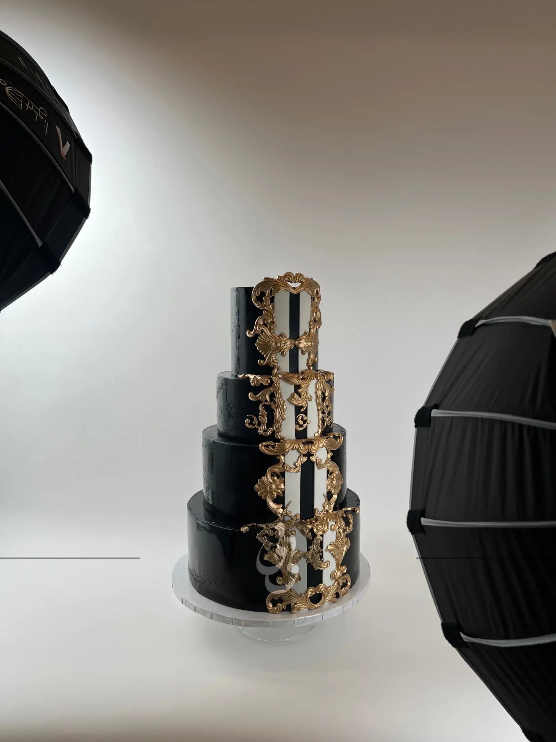 Royal pinstripe on fondant - wedding cake