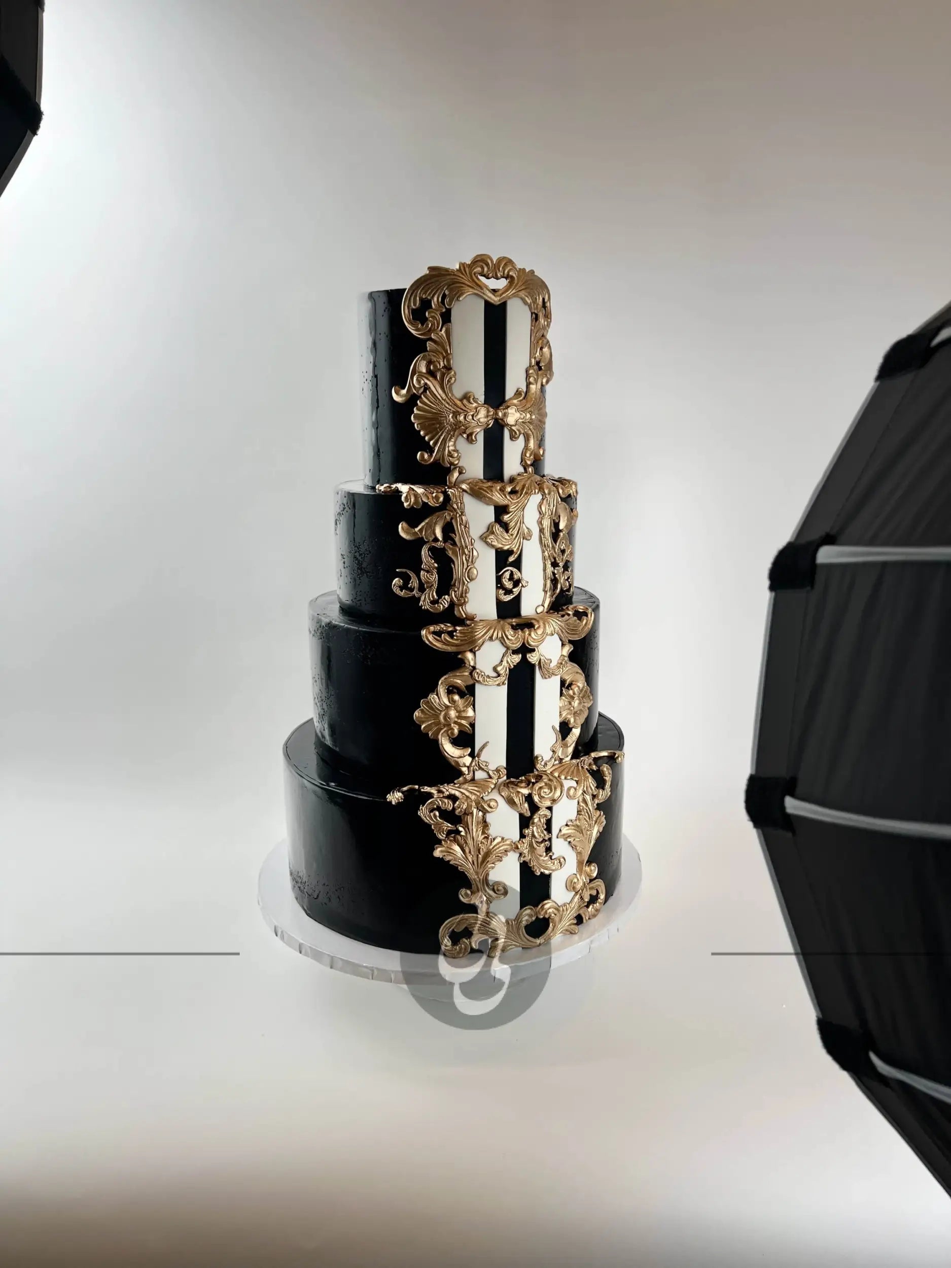 Royal pinstripe on fondant - wedding cake