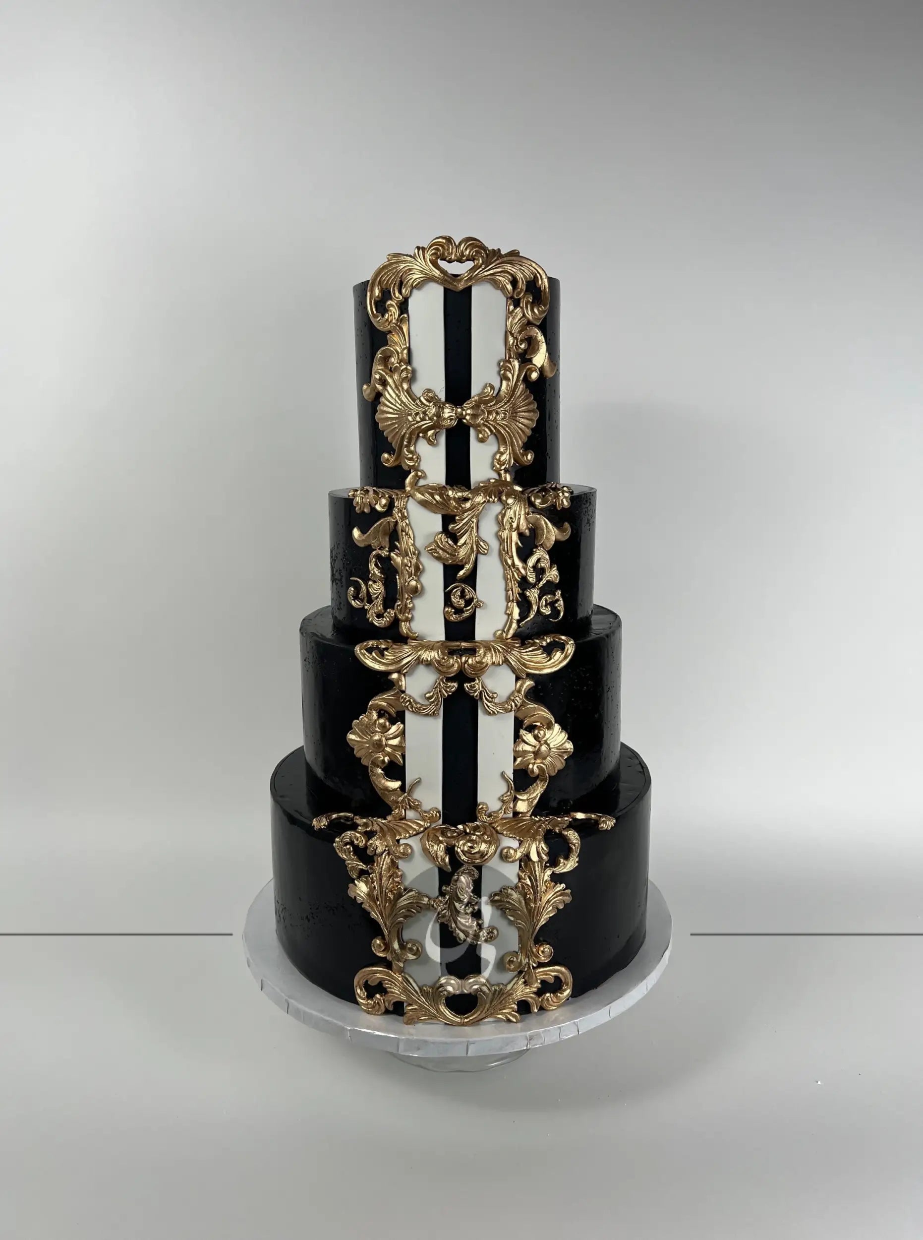 Royal pinstripe on fondant - wedding cake