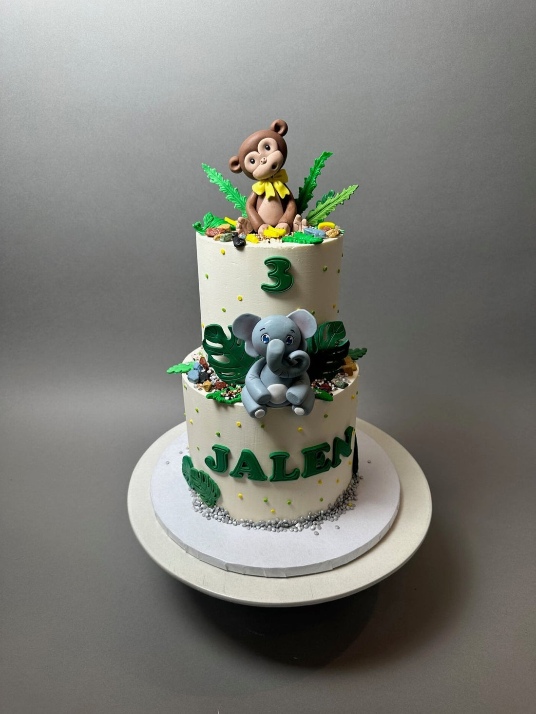 Safari animals & leaves - custom cake
