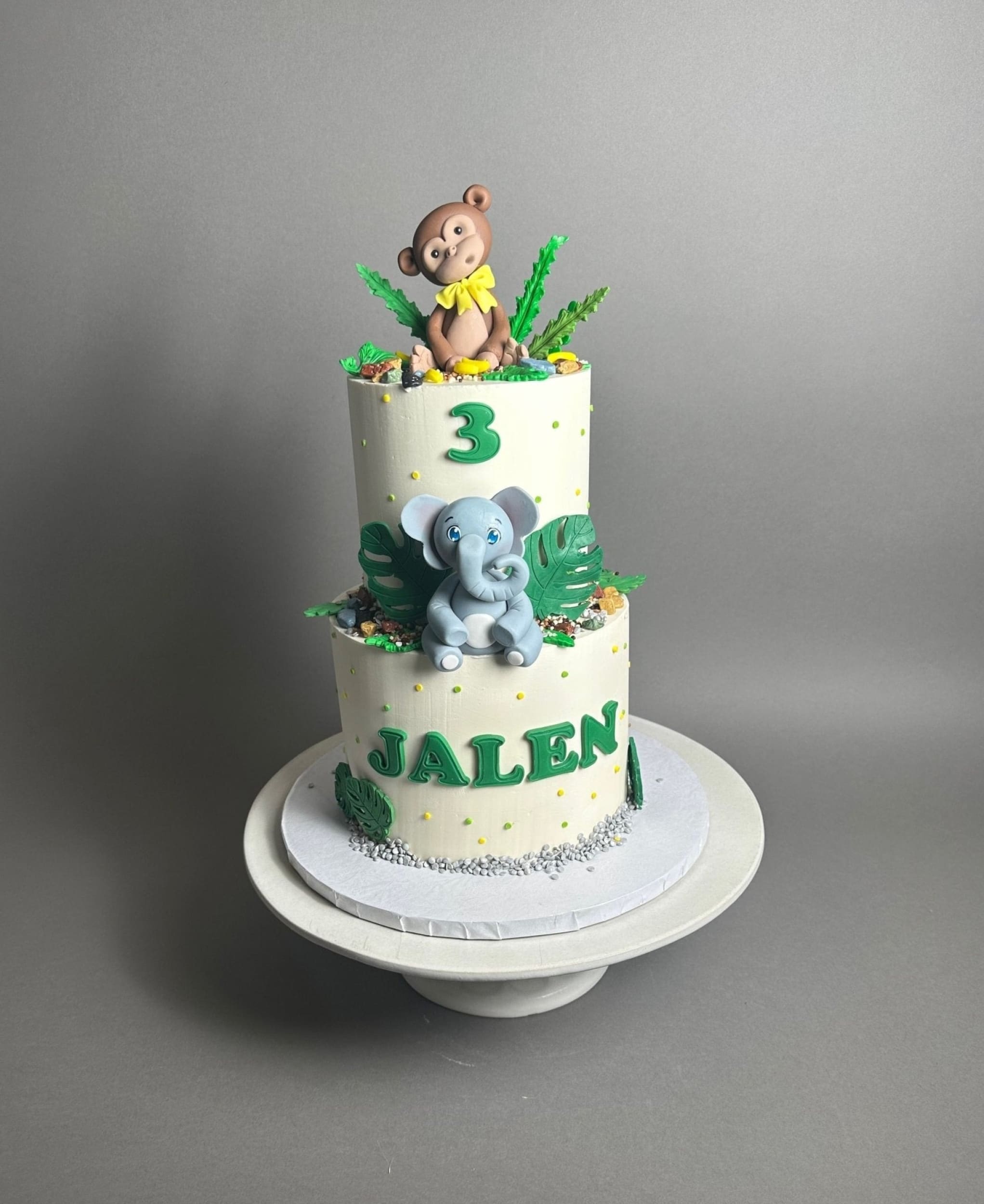 Safari animals & leaves - custom cake