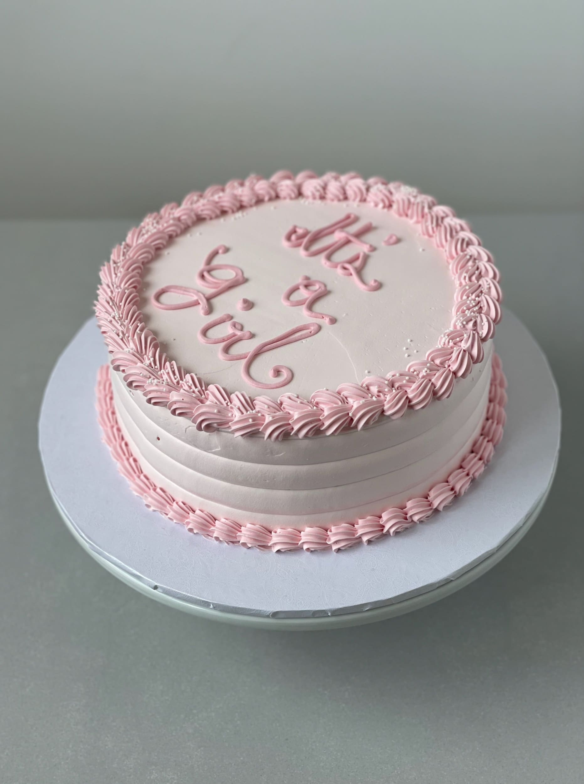 Simple piping on whipped cream - custom cake