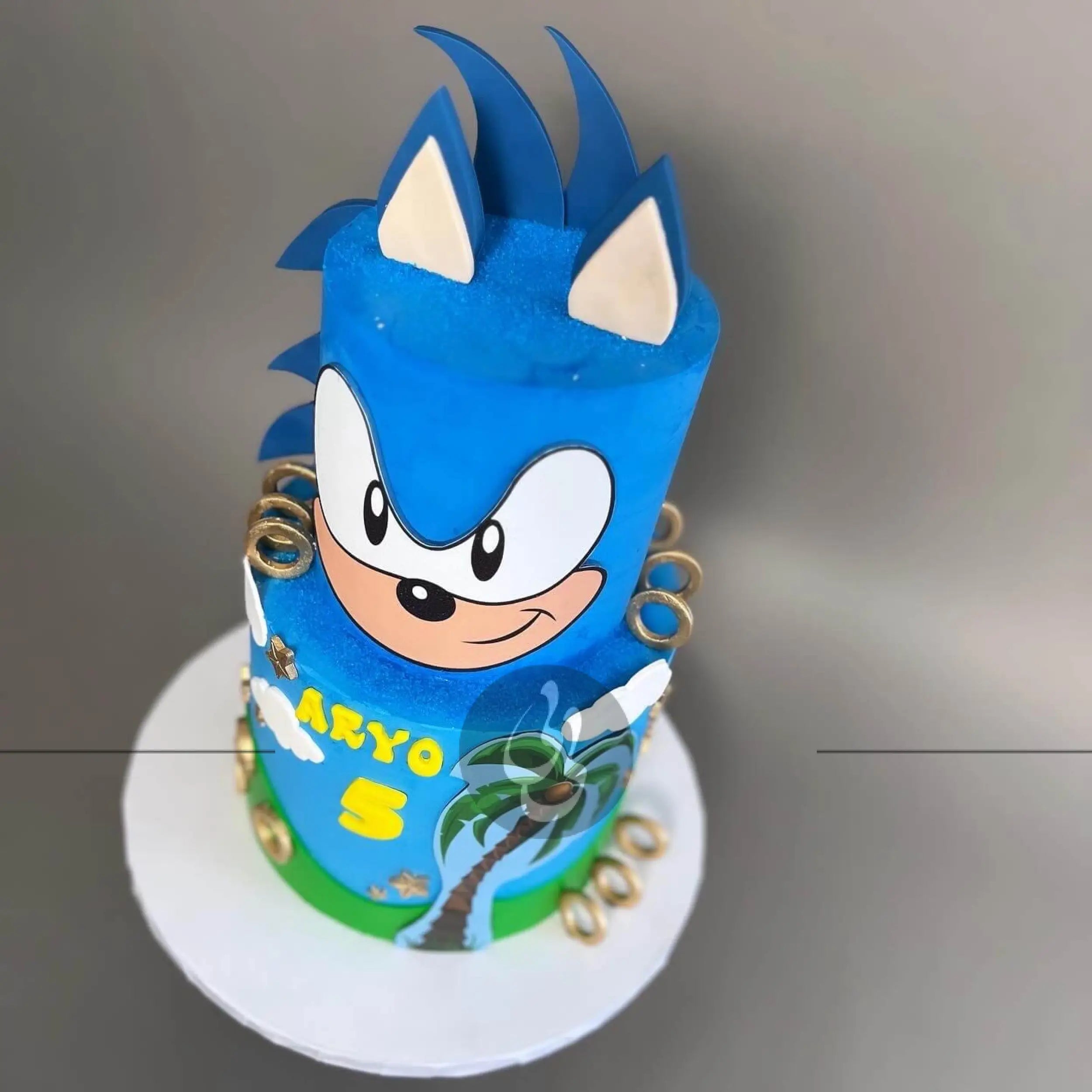 Sonic the hedgehog on buttercream - custom cake