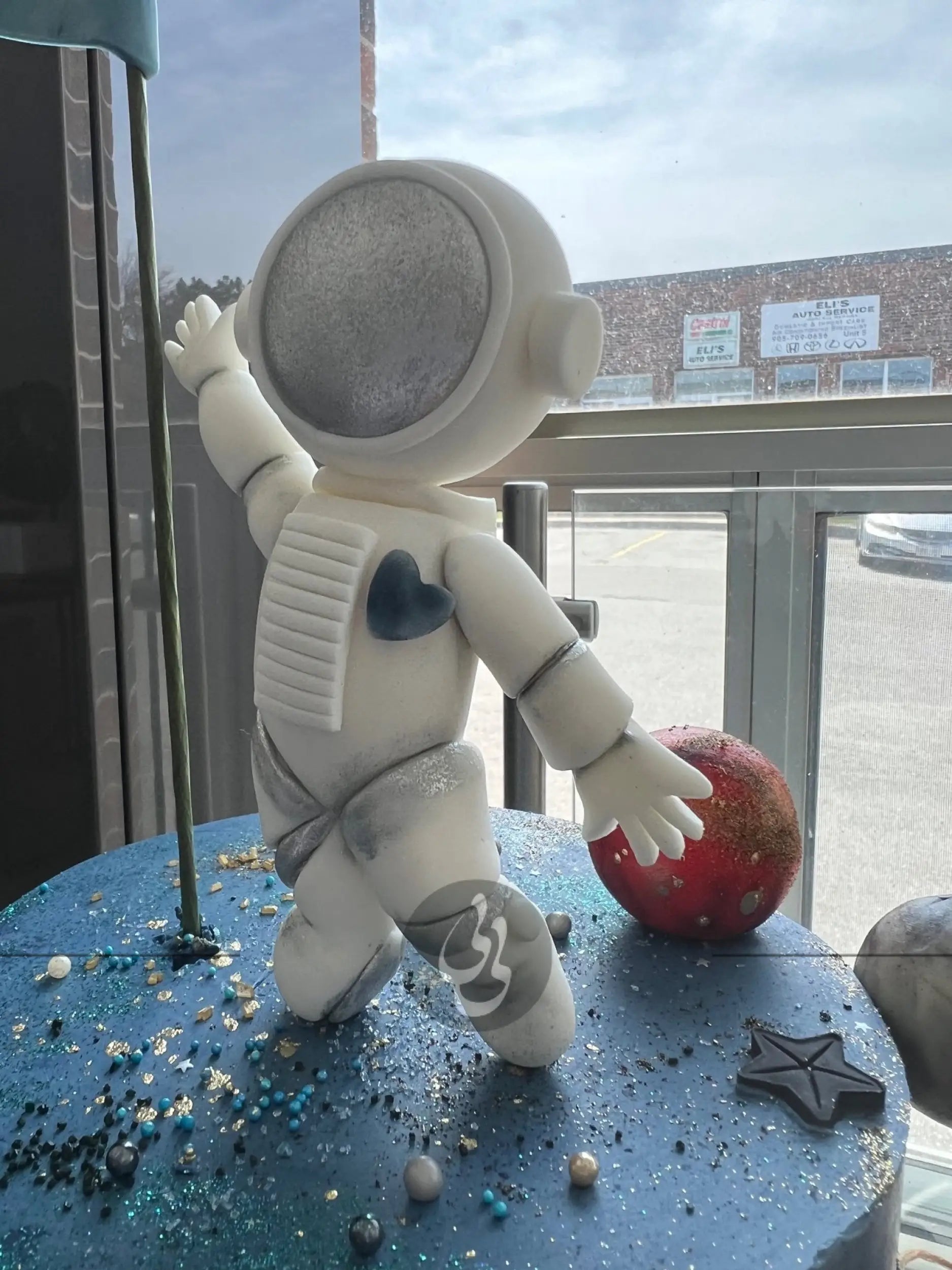 Space astronaut & planets on buttercream - custom cake