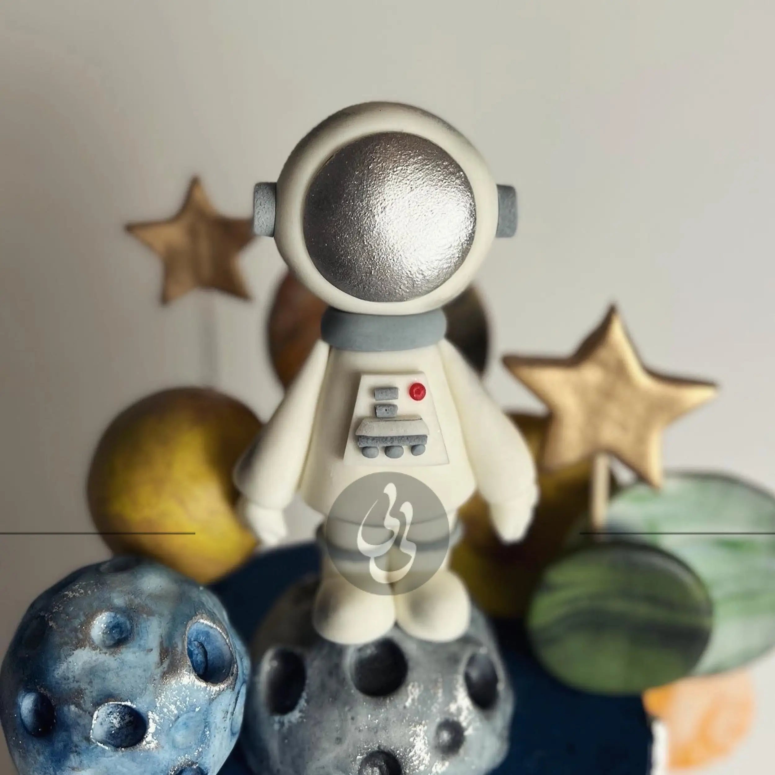 Space astronaut & planets on buttercream - custom cake