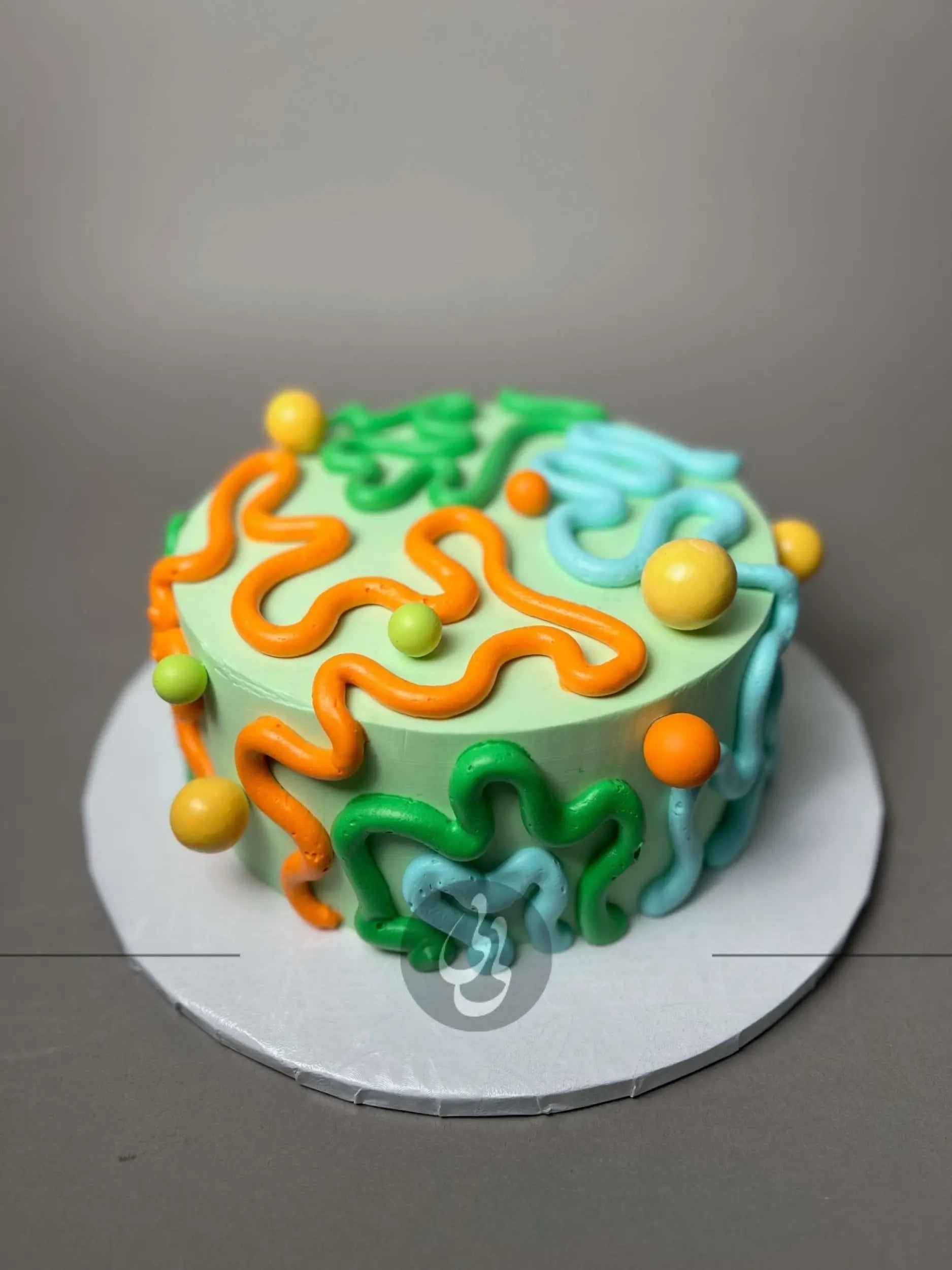 Squiggly lines on buttercream - custom cake