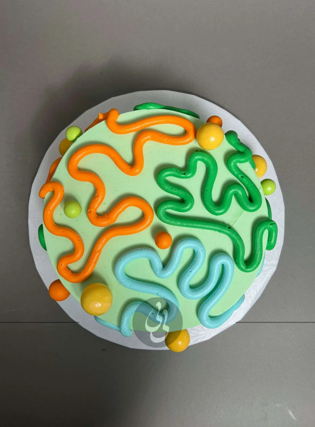 Squiggly lines on buttercream - custom cake