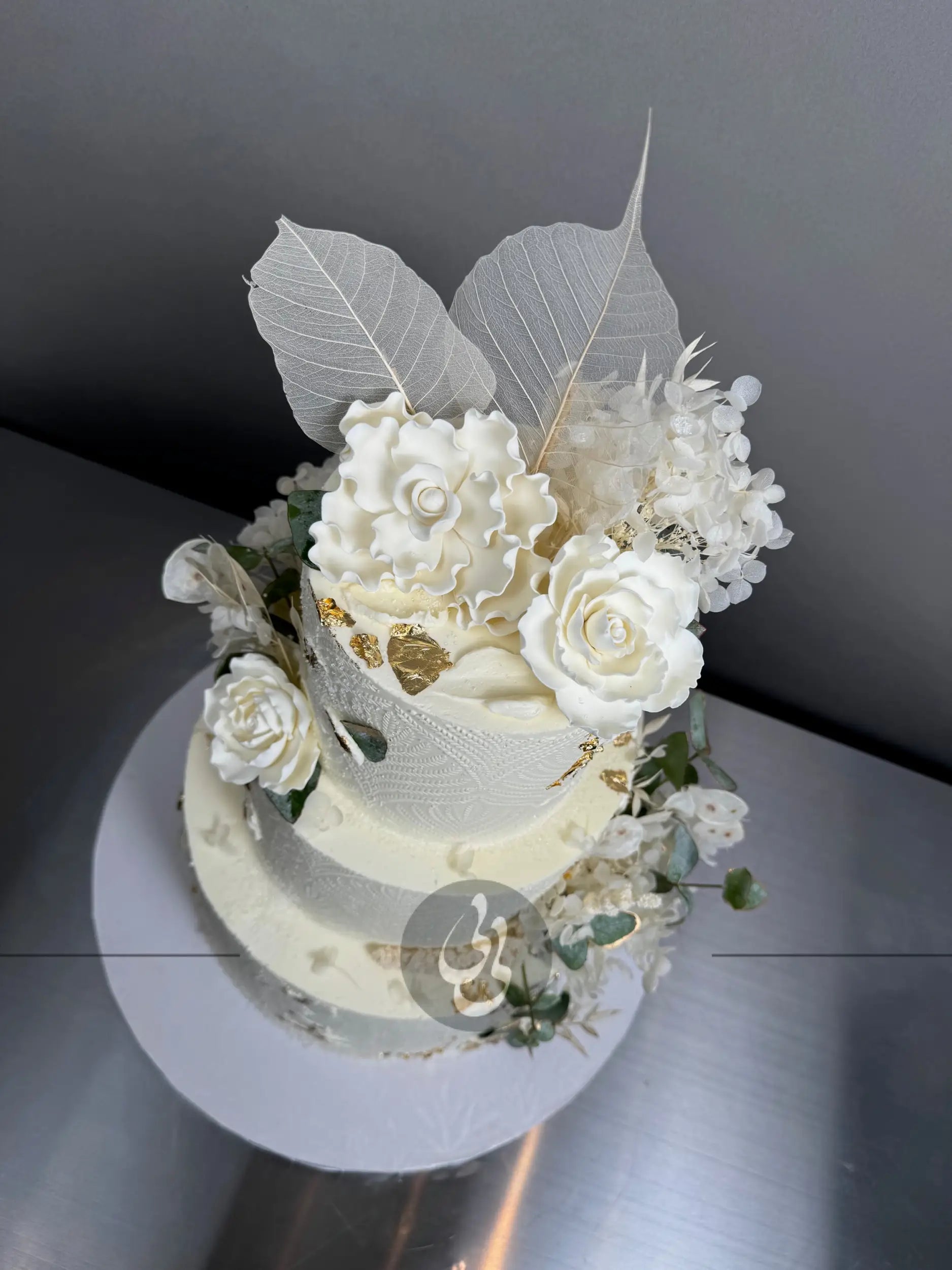 Stenciled boho & sugar flowers - wedding cake