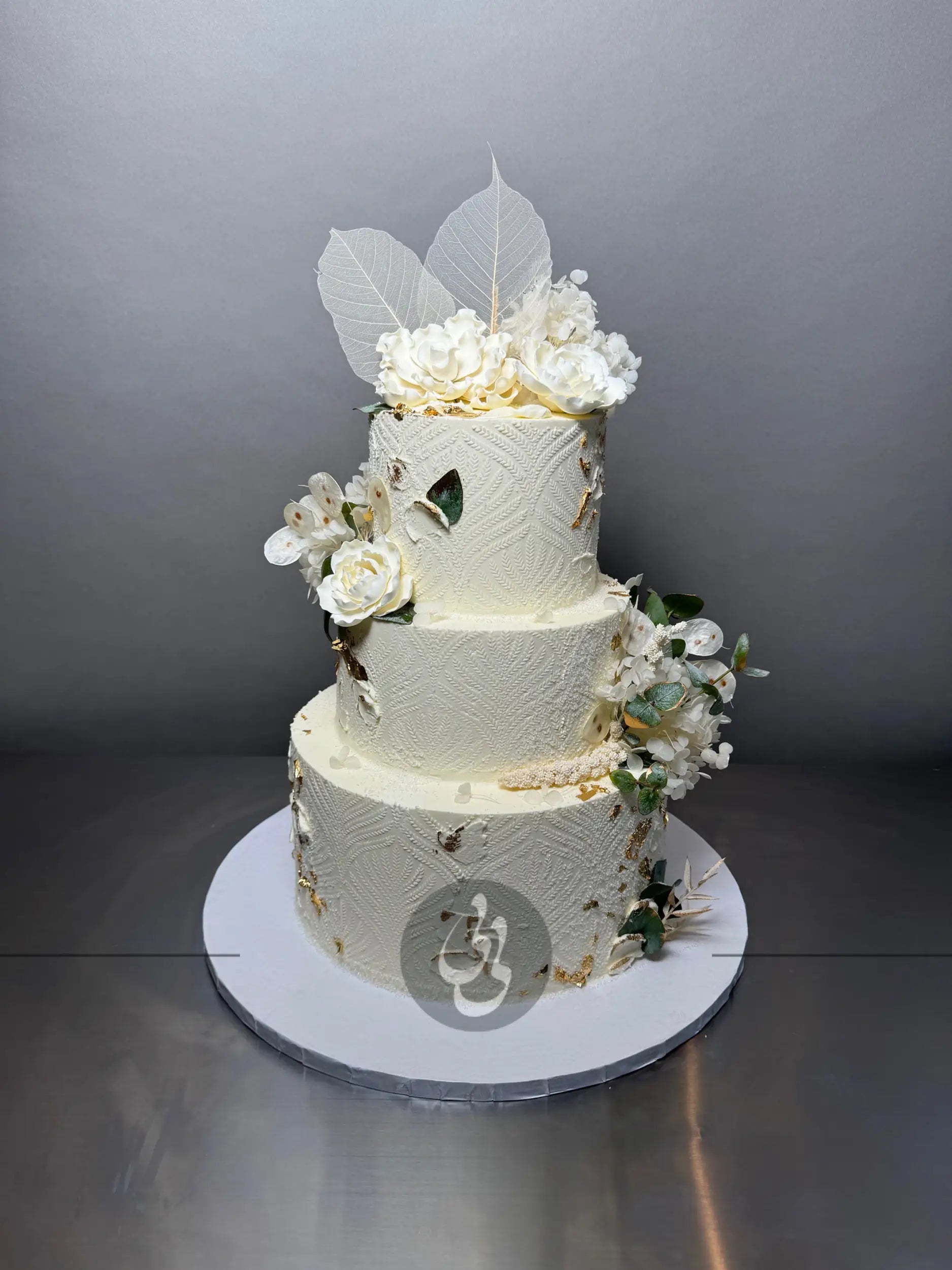 Stenciled boho & sugar flowers - wedding cake