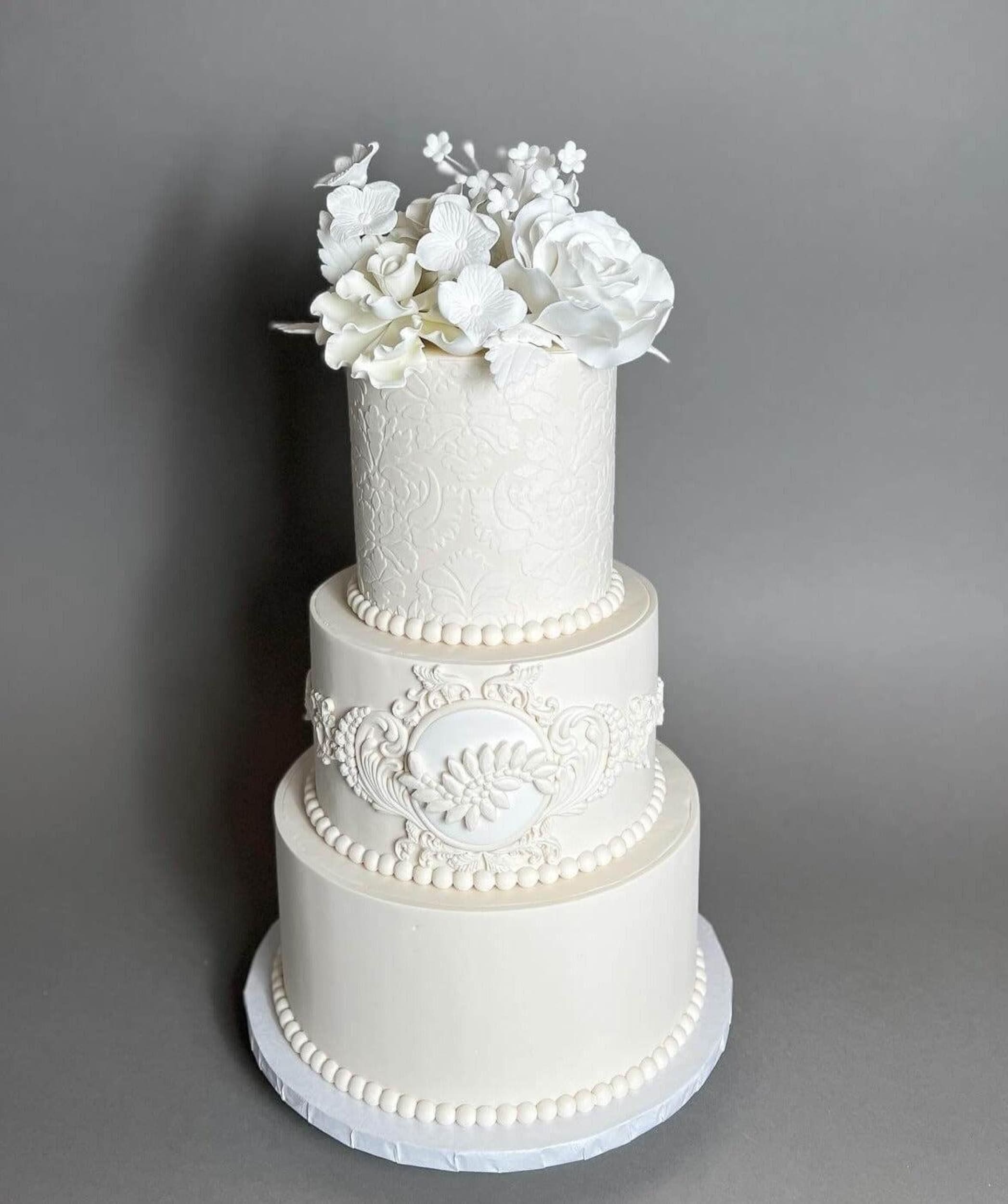 Sugar flower crown - wedding cake