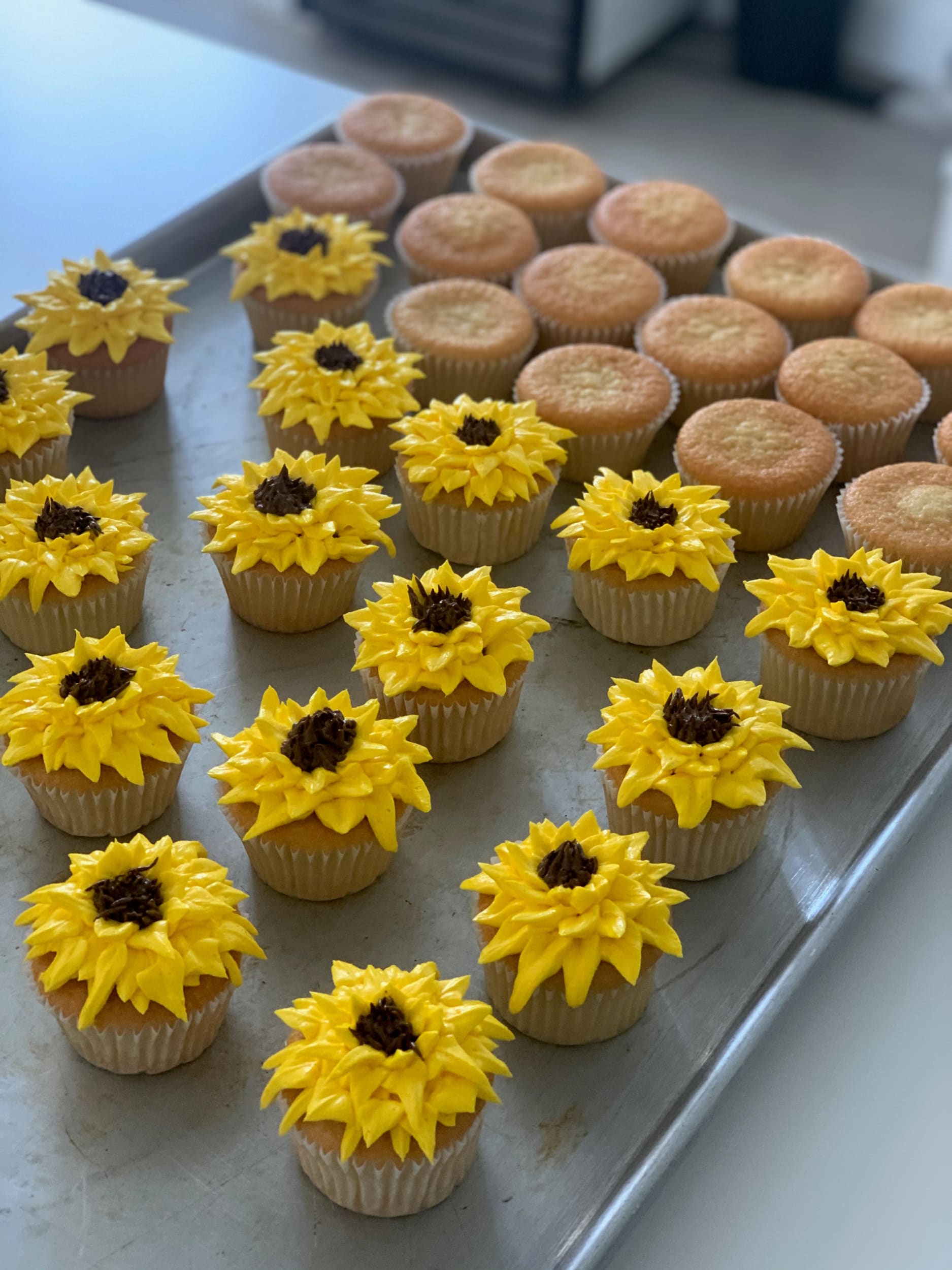 Sunflower garden cupcakes - cupcake