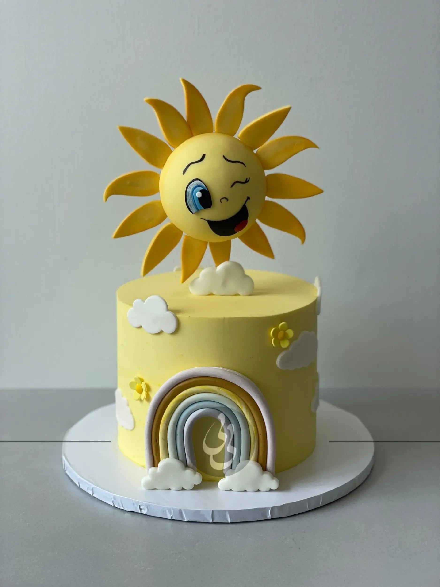 Sunshine & rainbow on buttercream - custom cake
