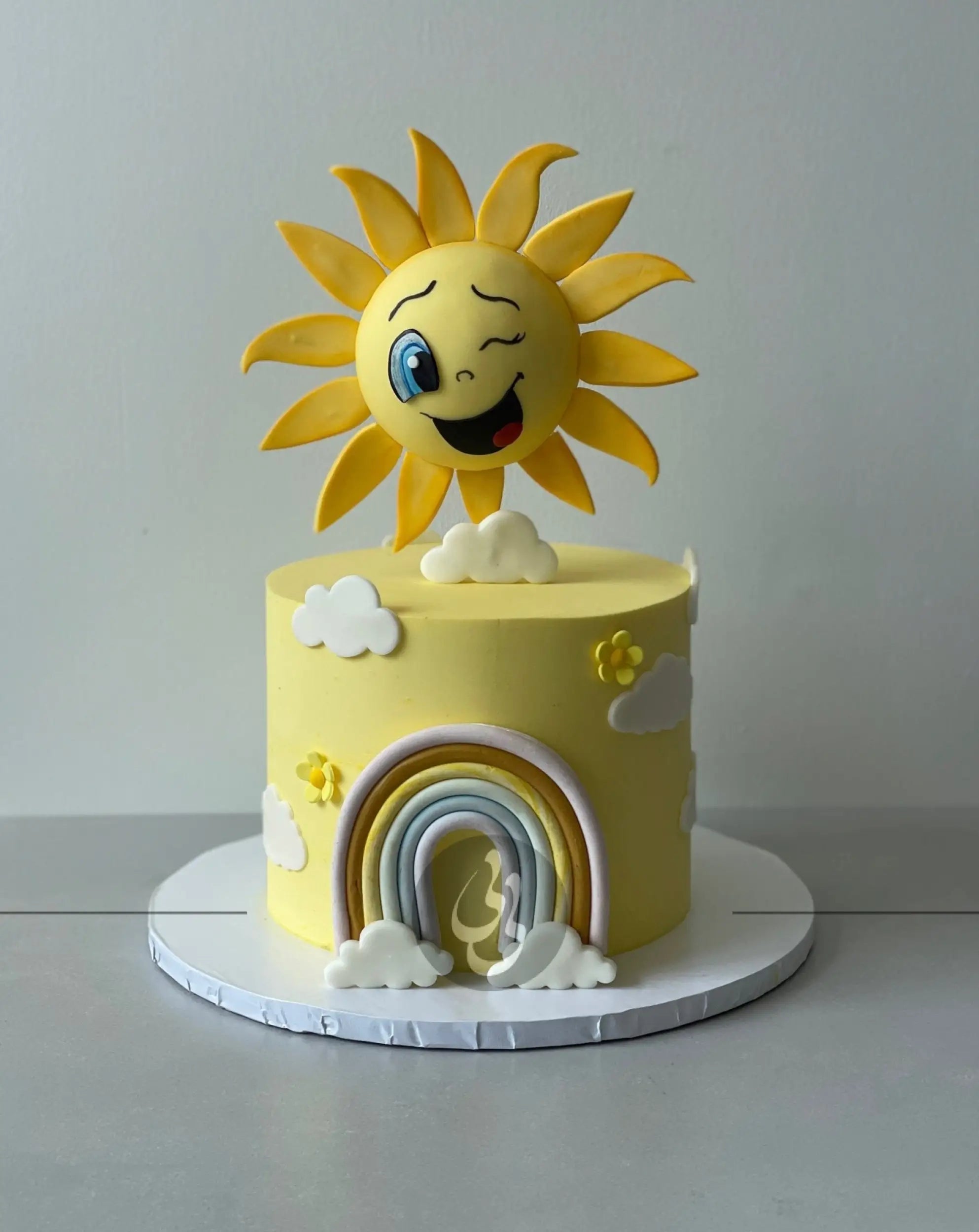 Sunshine & rainbow on buttercream - custom cake