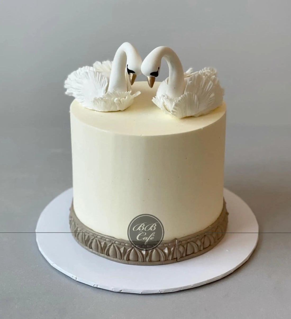 Swan love on buttercream - custom cake