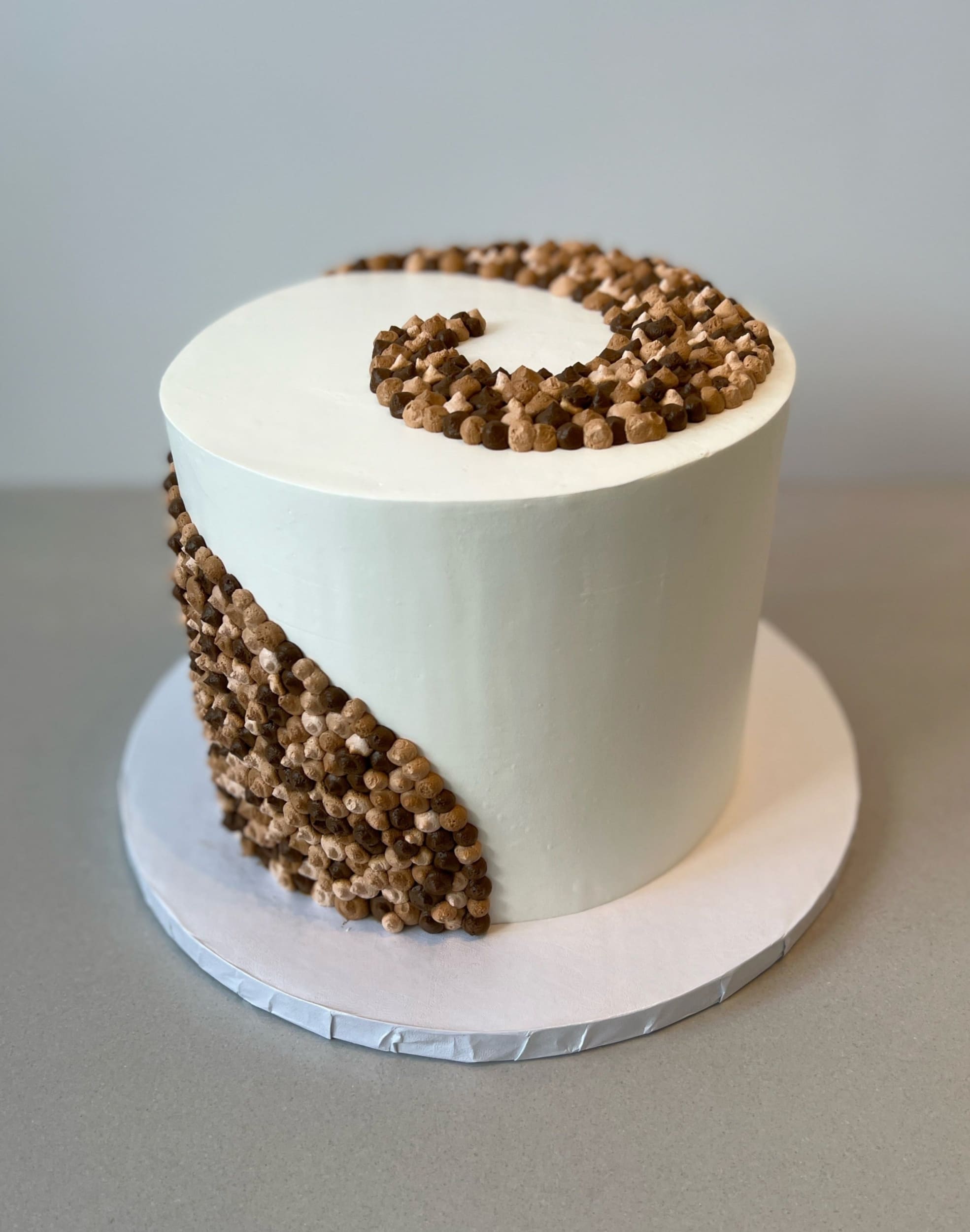 Swirl dots in whipped cream - custom cake