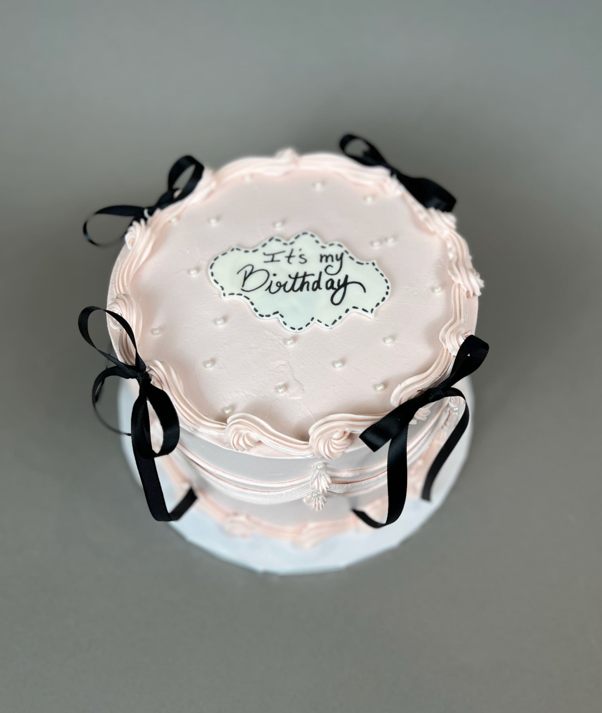 Vintage lambeth bow cake in whipped cream - custom cake