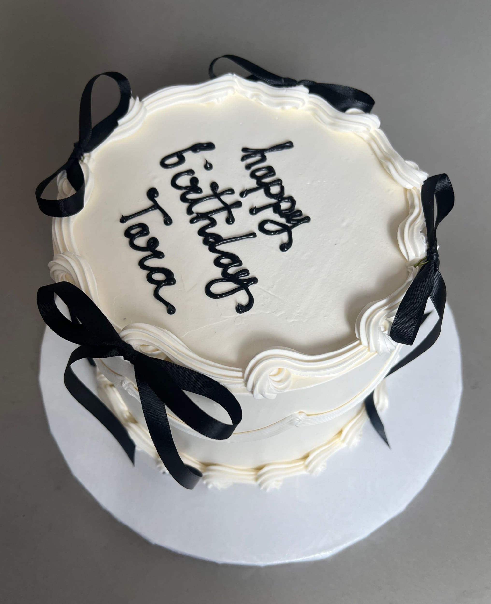 Vintage lambeth bow cake in whipped cream - custom cake