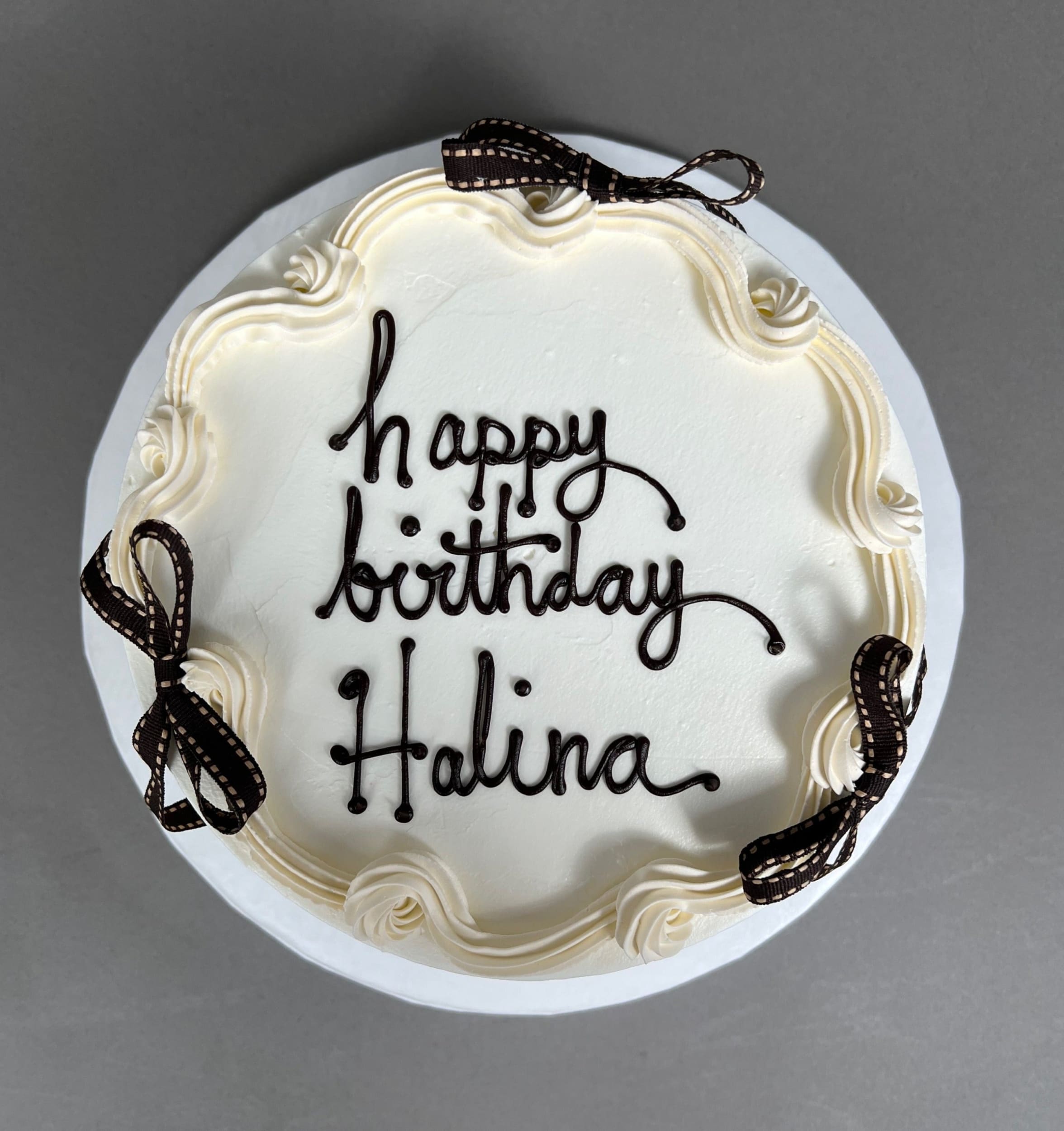 Vintage lambeth bow cake in whipped cream - custom cake