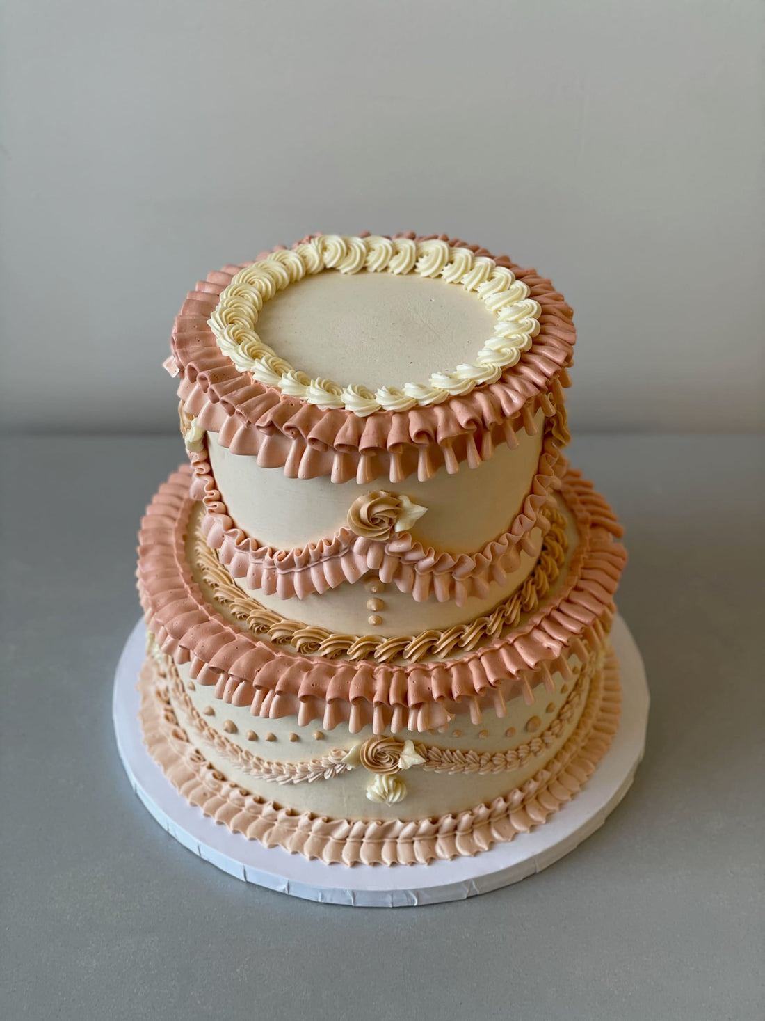 Vintage lambeth cake in buttercream - custom cake