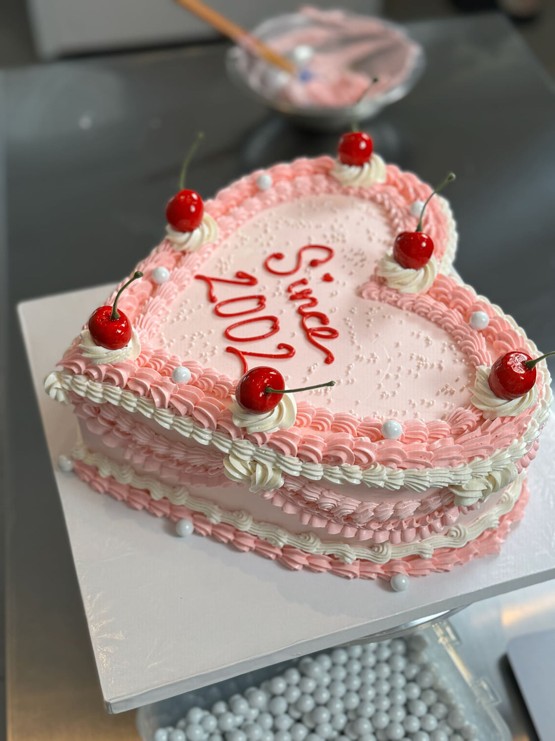 Vintage lambeth heart & cherries - custom cake