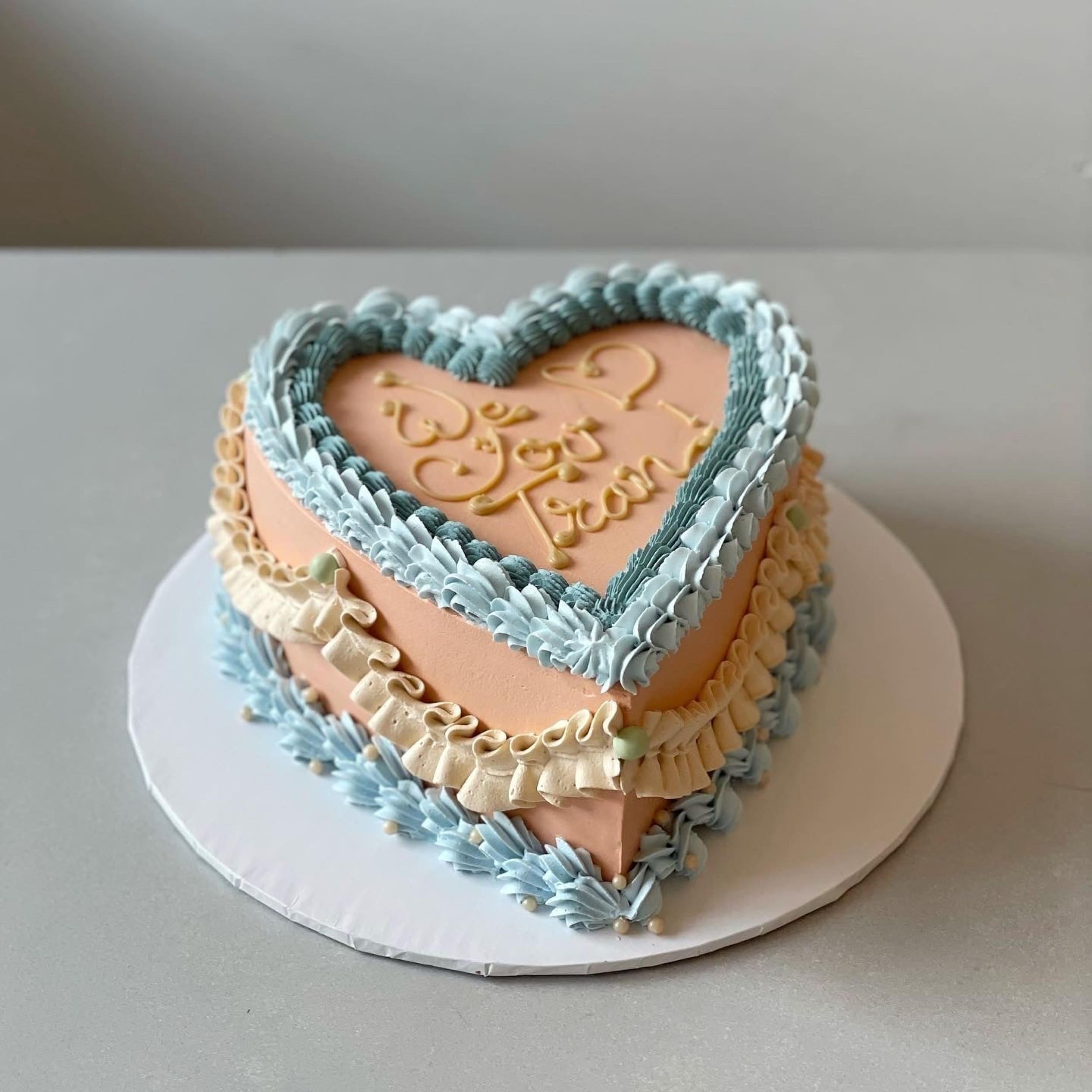 Vintage lambeth heart in whipped cream - custom cake