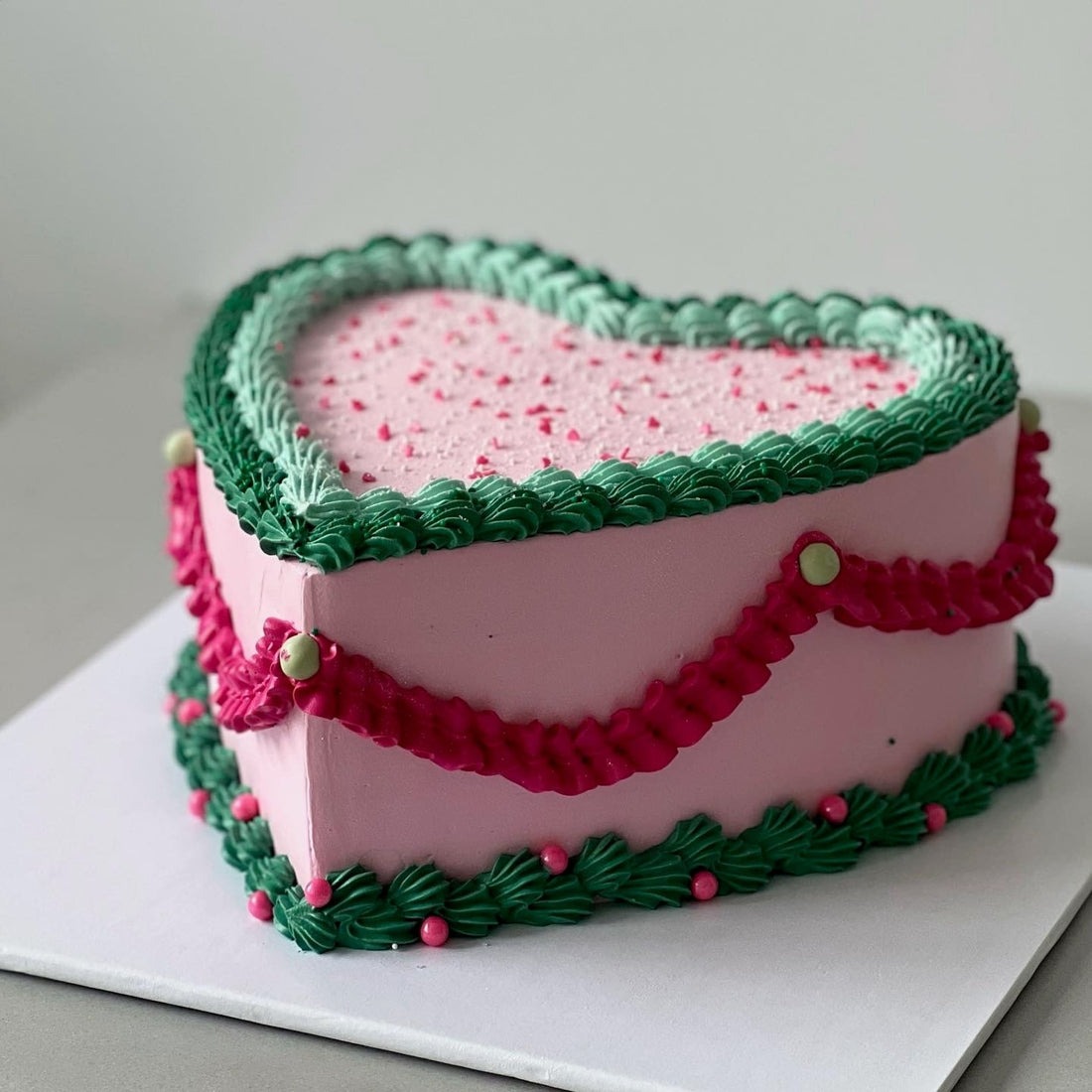Vintage lambeth heart in whipped cream - custom cake