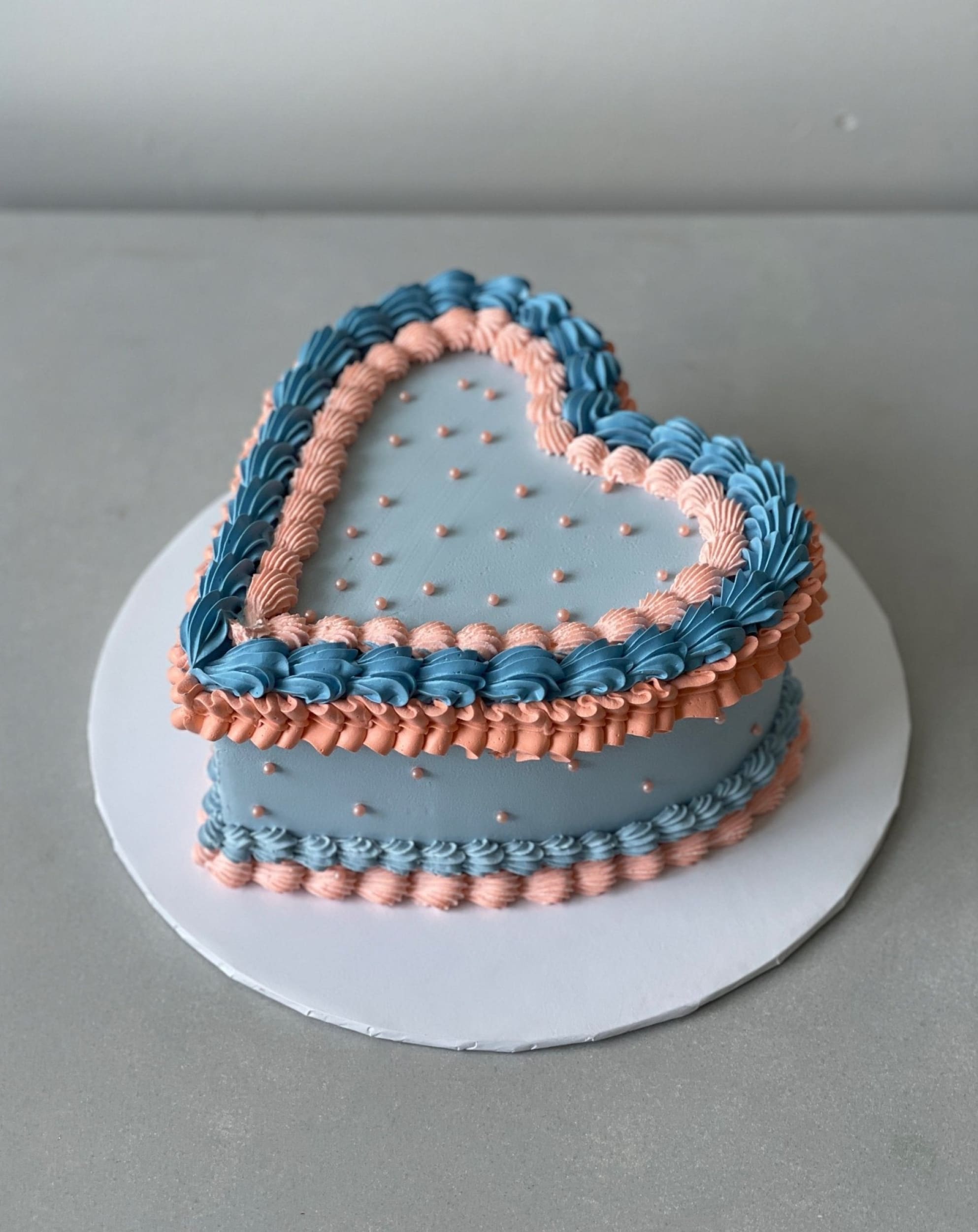 Vintage lambeth heart in whipped cream - custom cake