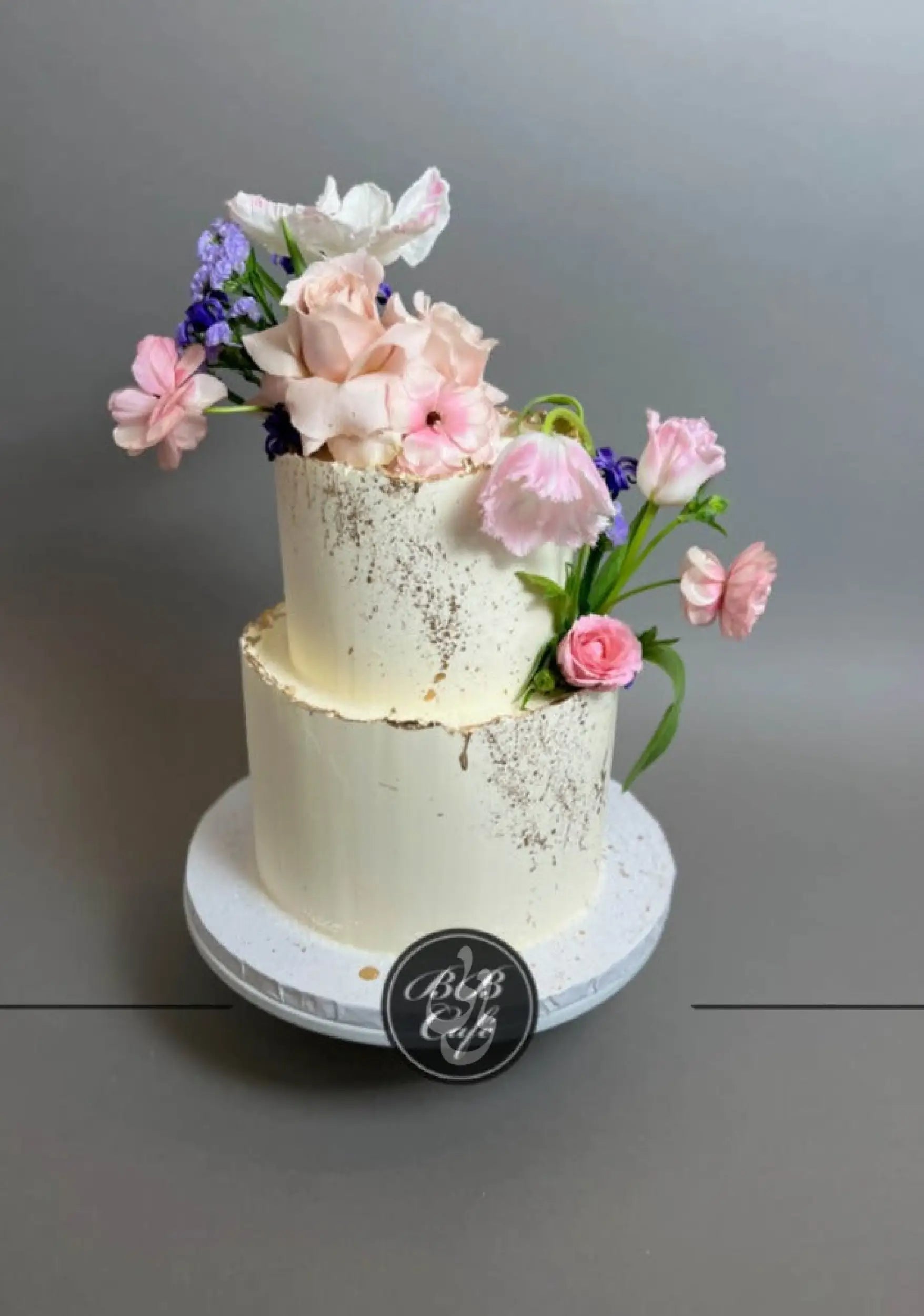 Wild spring flower on buttercream - custom cake