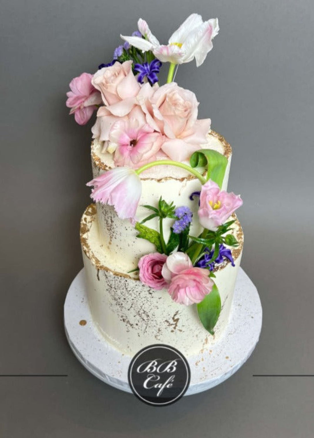 Wild spring flower on buttercream - custom cake