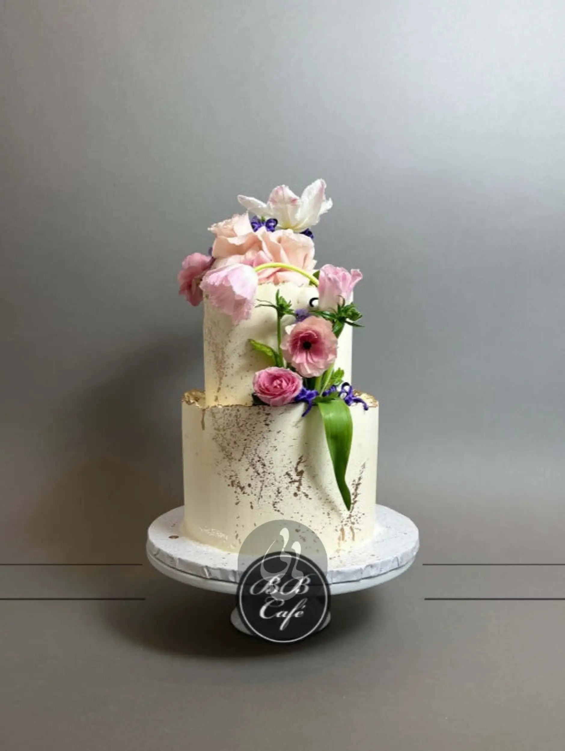 Wild spring flower on buttercream - custom cake