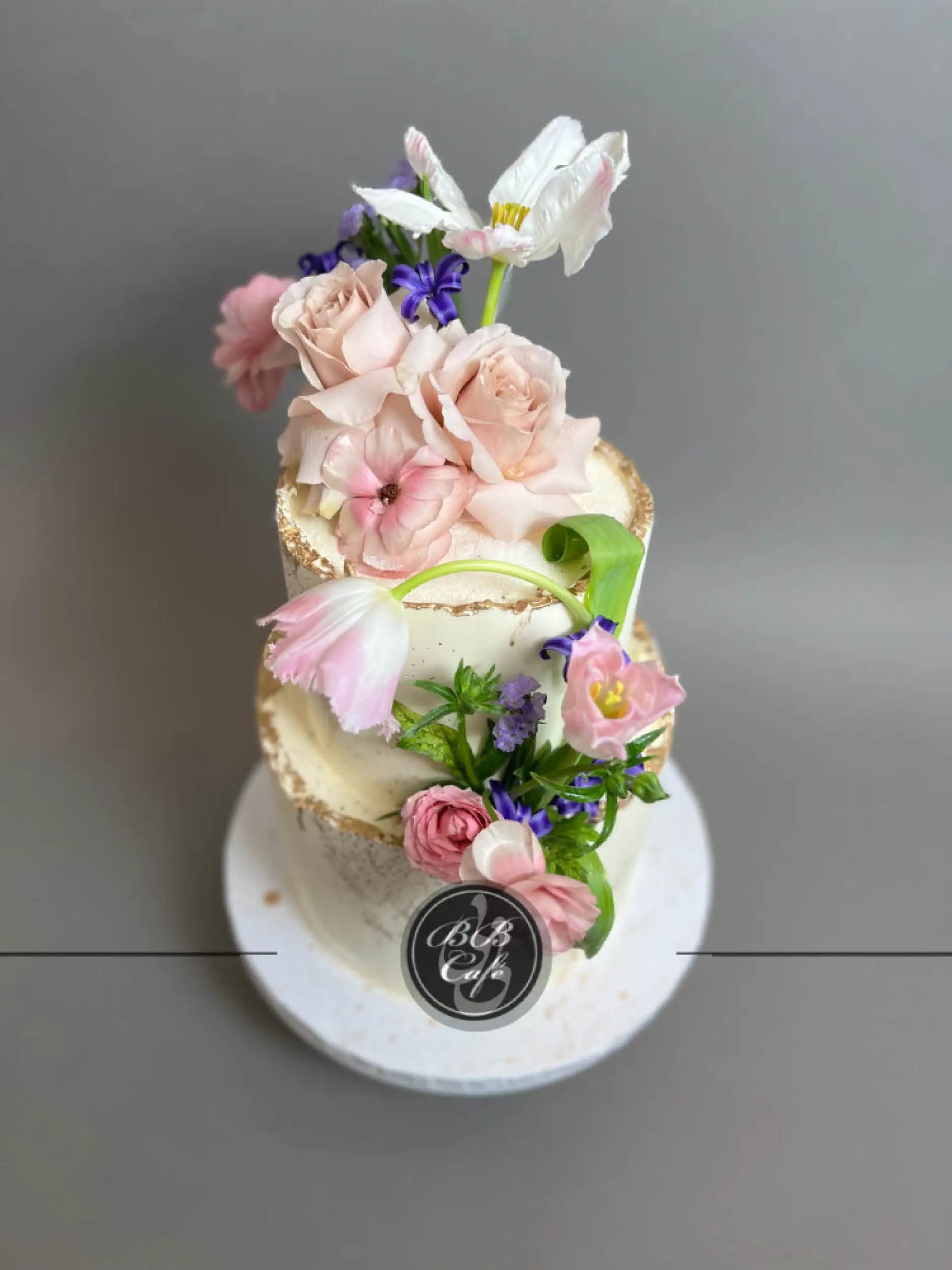 Wild spring flower on buttercream - custom cake
