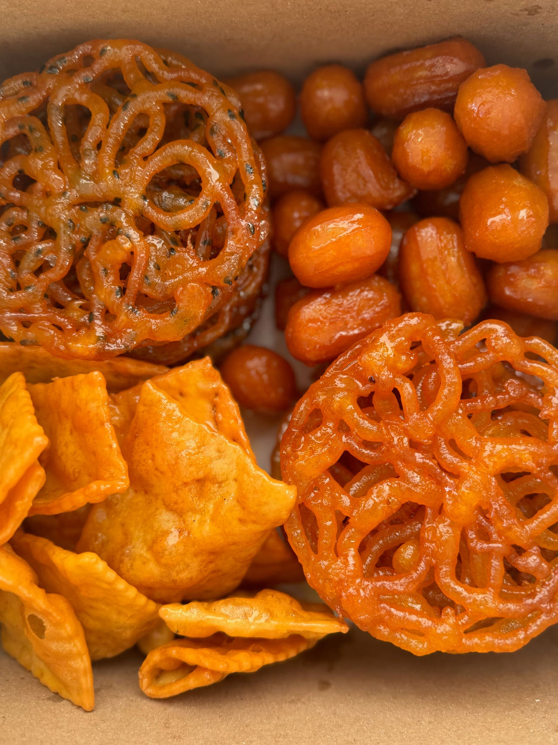 Zoolbia bamieh & gooshefil box - pastry