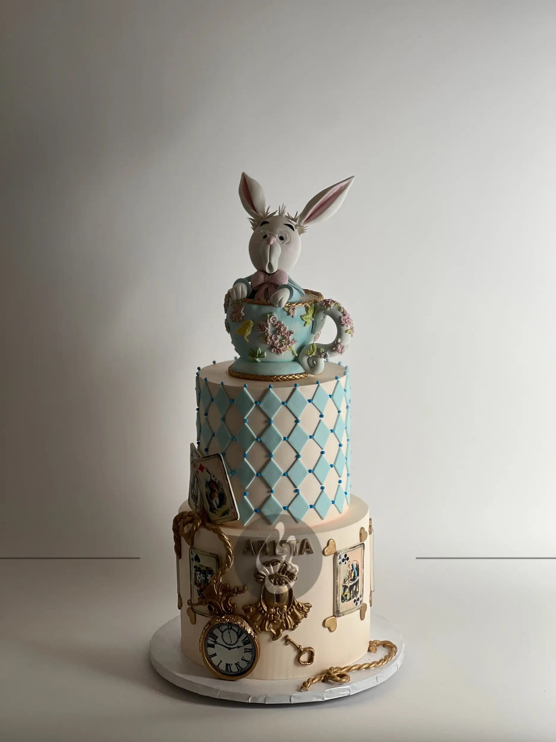 Alice in wonderland cake - custom cake