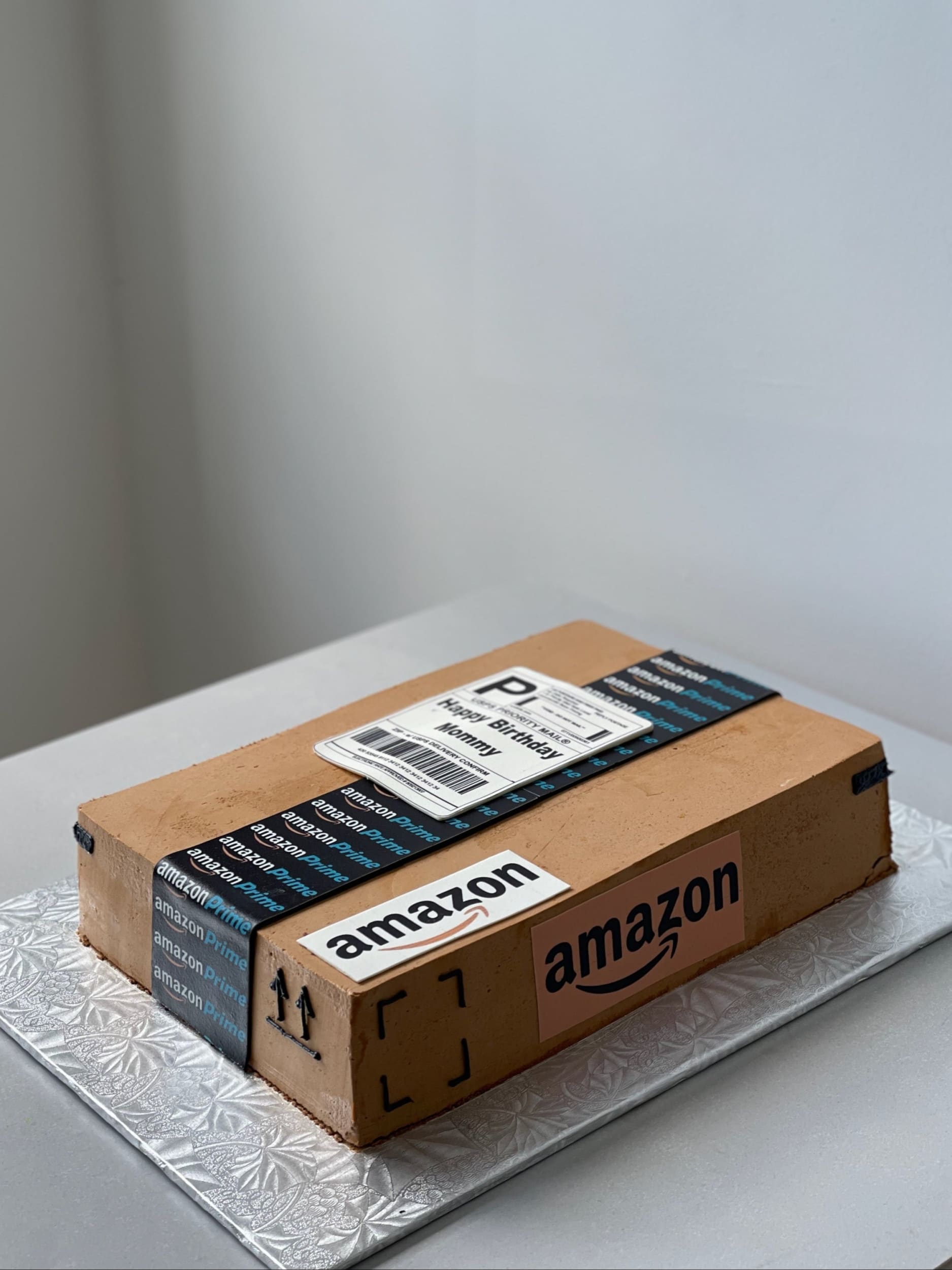 Amazon box in buttercream - custom cake
