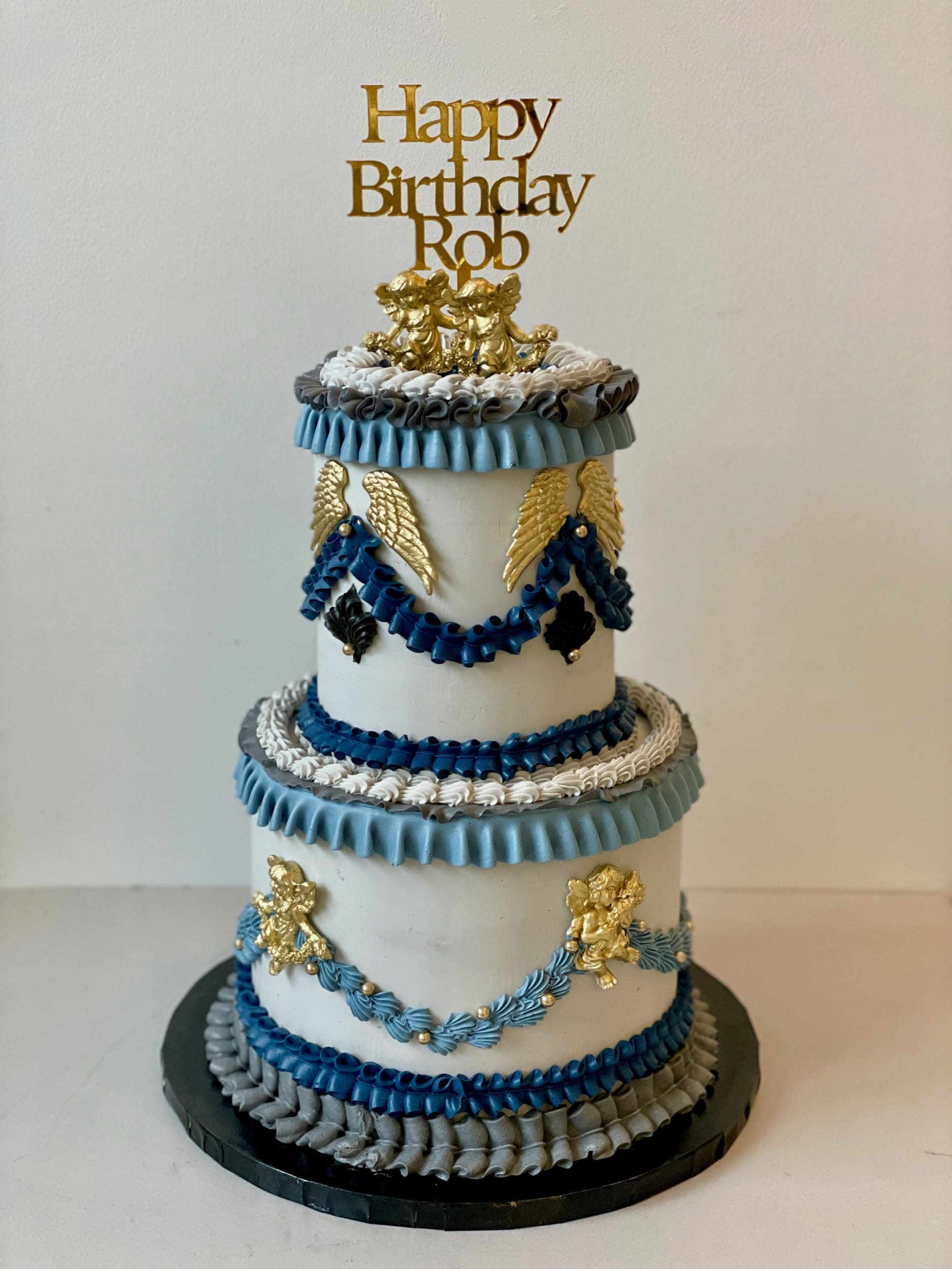 Angelic cherubs on vintage lambeth cake - custom cake