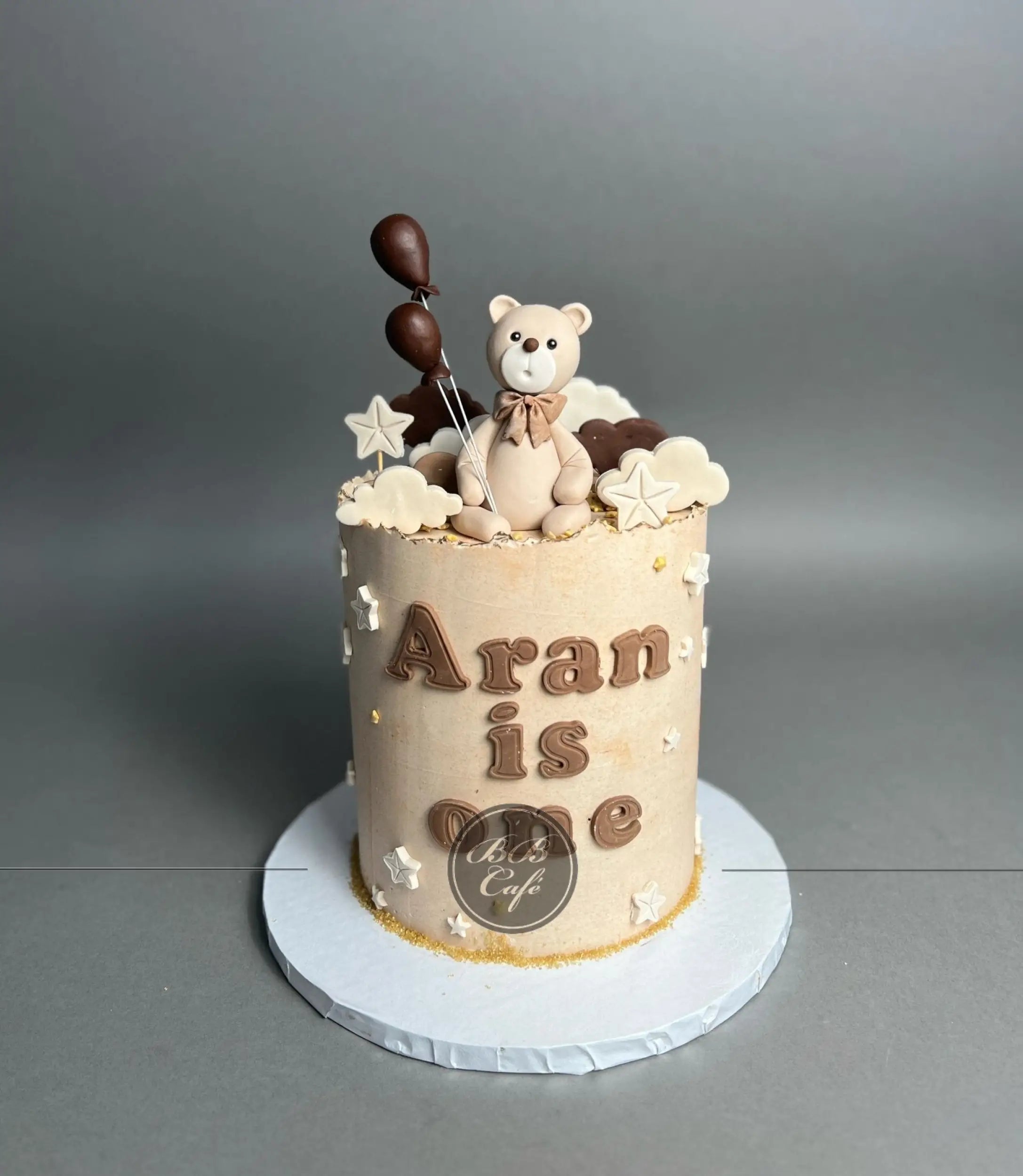 Animal &amp; balloons on buttercream - custom cake