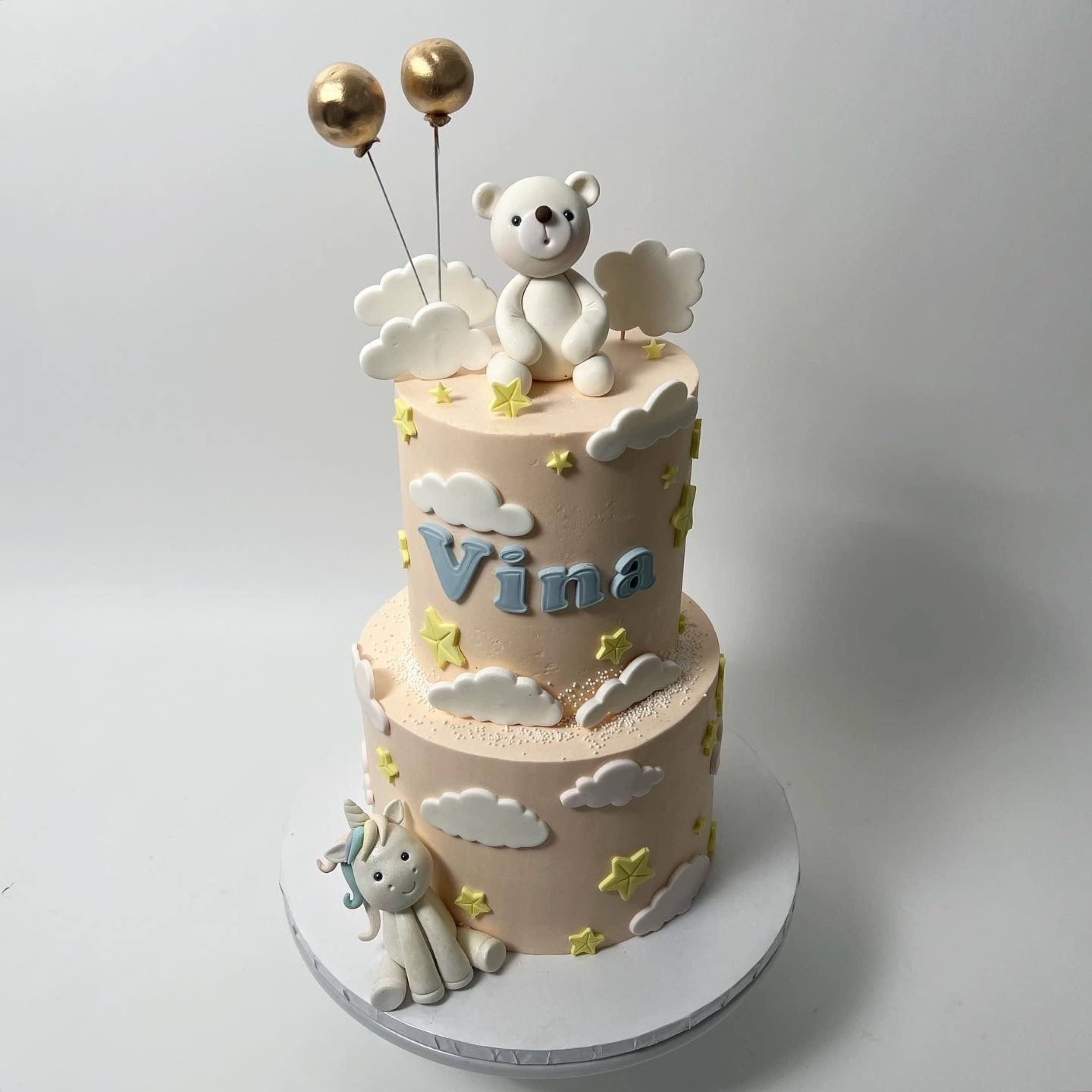 Animals &amp; clouds on buttercream - custom cake