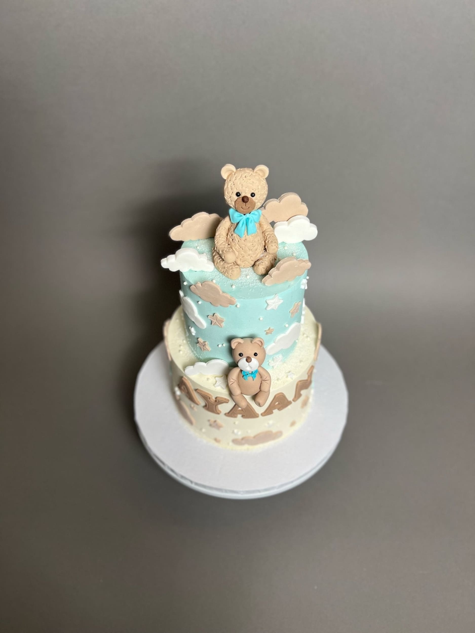 Animals &amp; clouds on buttercream - custom cake