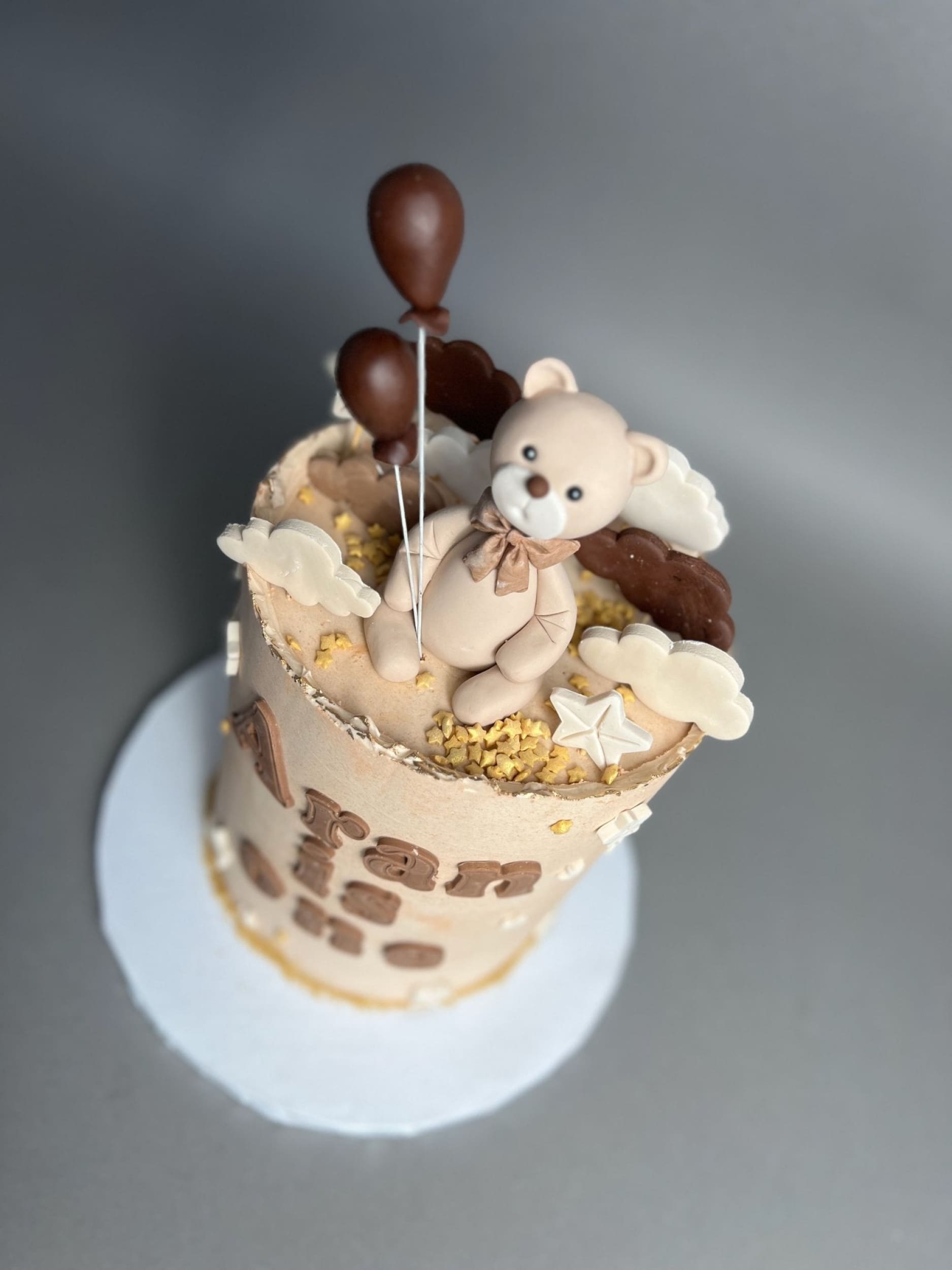 Animals &amp; clouds on buttercream - custom cake