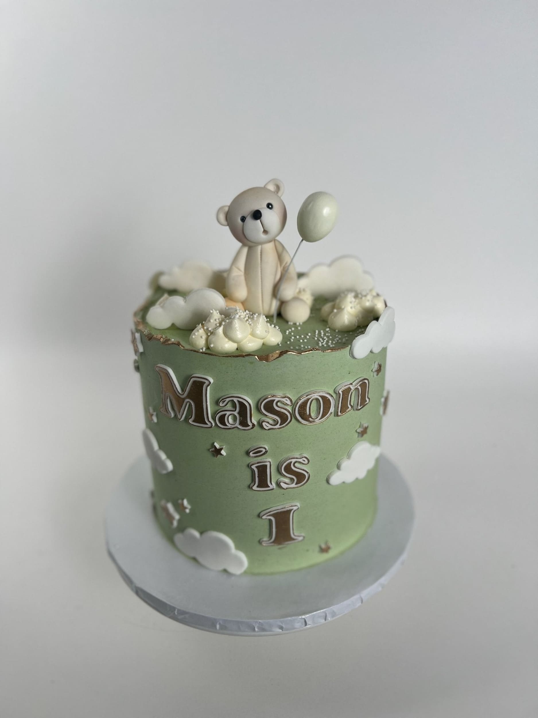 Animals &amp; clouds on buttercream - custom cake